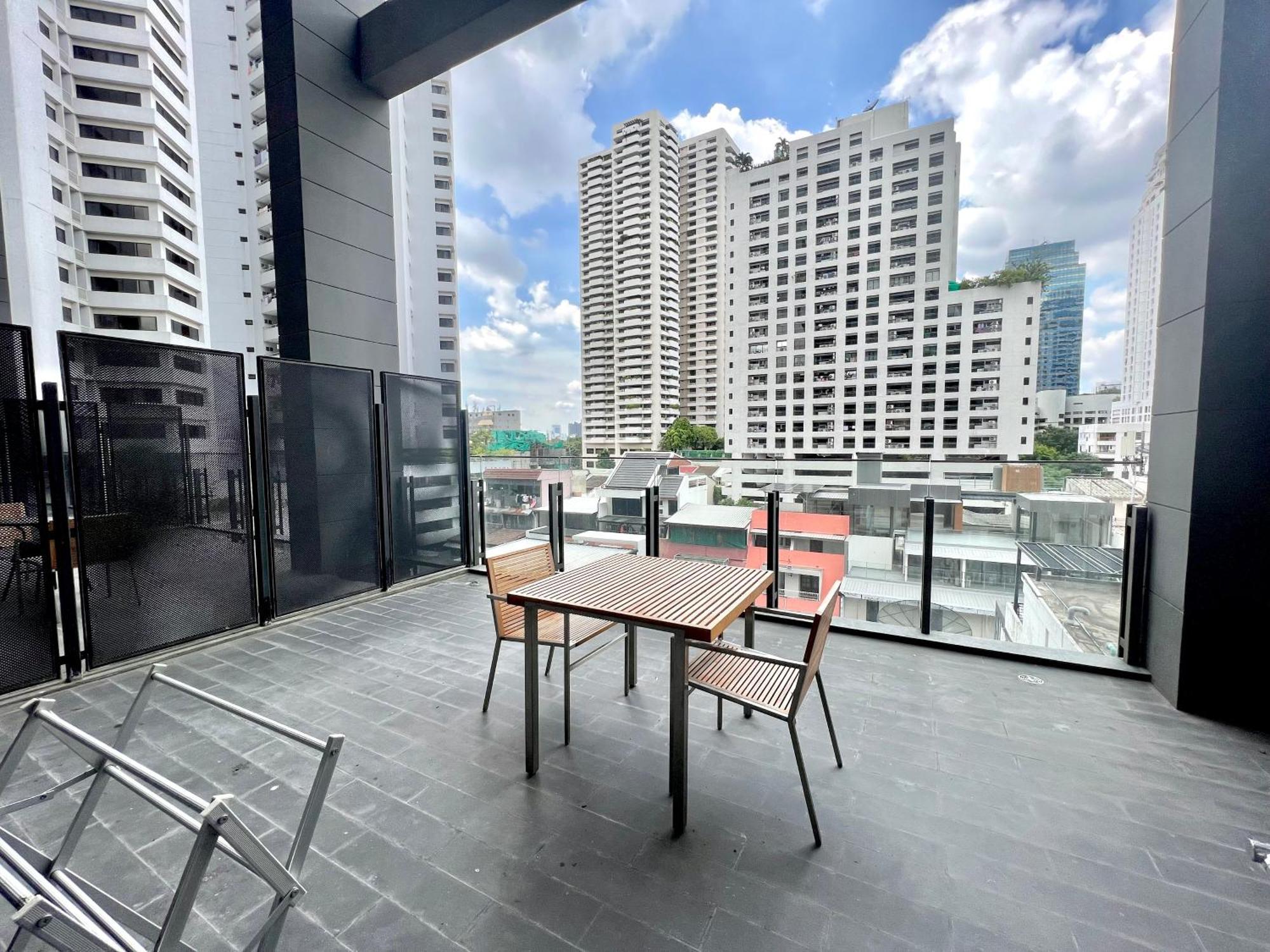 Sukhumvit 11#luxury#pool#gym#bts Nana&mrt Sukhumvit#1br#max2ppl *