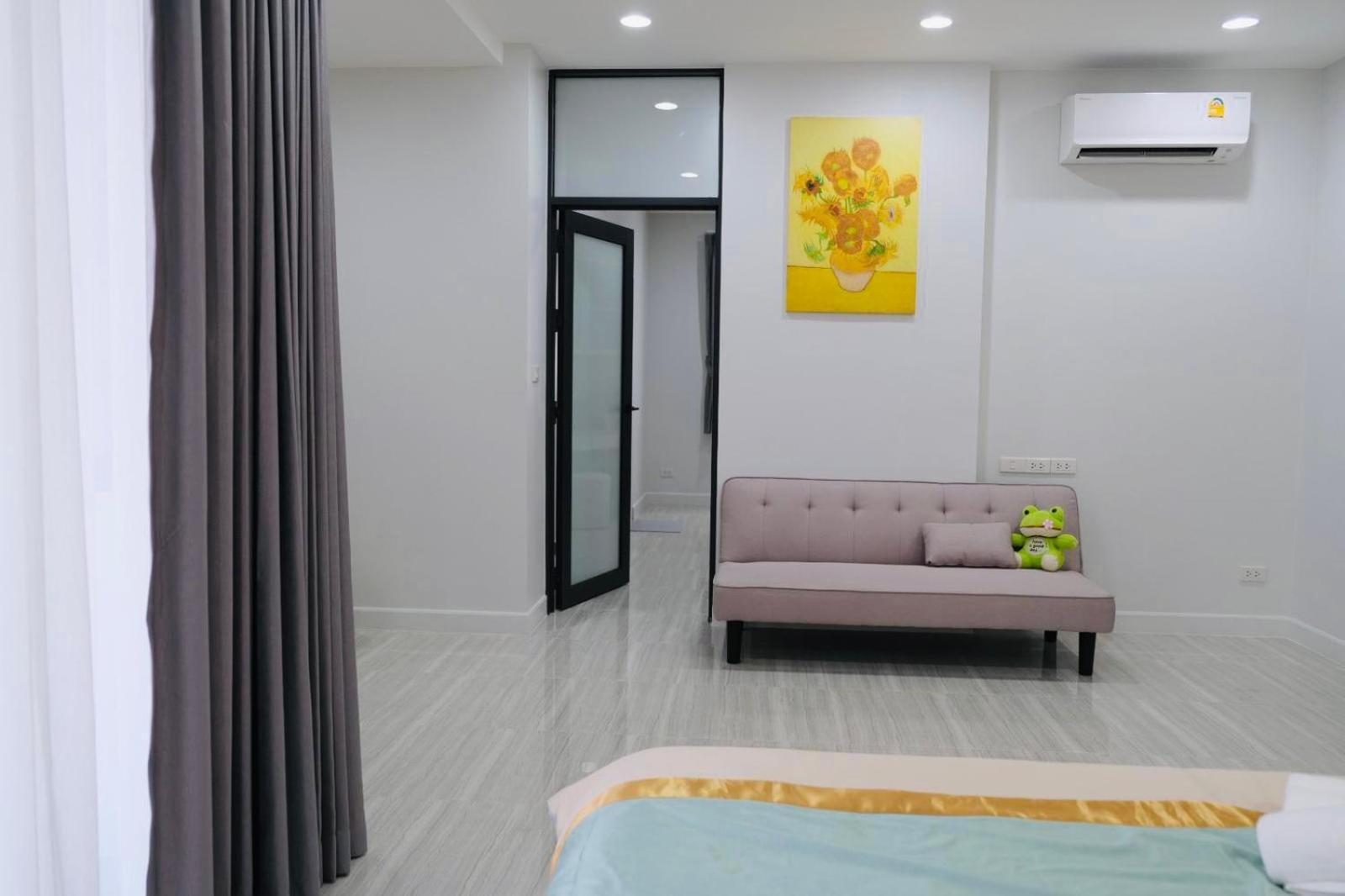 Cheri's 5and1 Bedroom Townhouse In Sukhumvit 36 , Bangkok, Near Tonglo Rail Station *