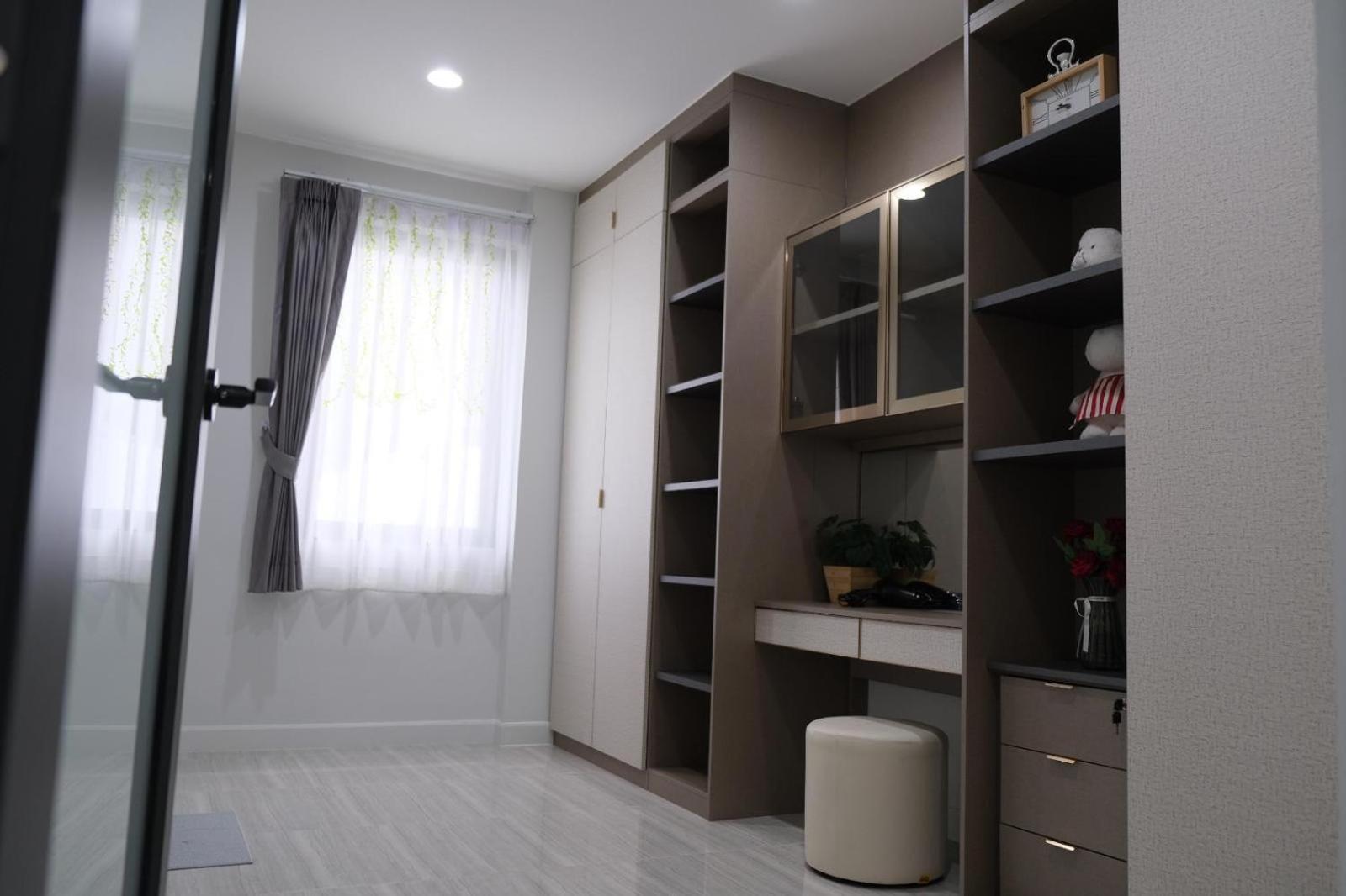 Cheri's 5and1 Bedroom Townhouse In Sukhumvit 36 , Bangkok, Near Tonglo Rail Station *