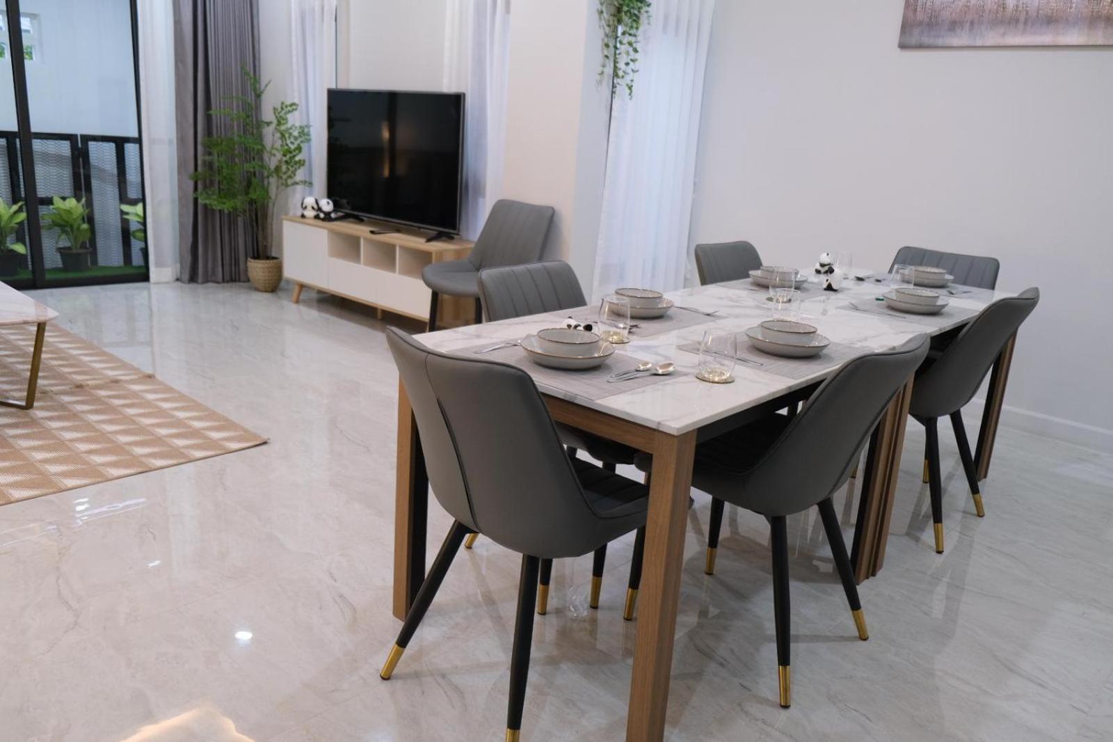 Villa Cheri's 5and1 Bedroom Townhouse In Sukhumvit 36 , Bangkok, Near Tonglo Rail Station Bangkok