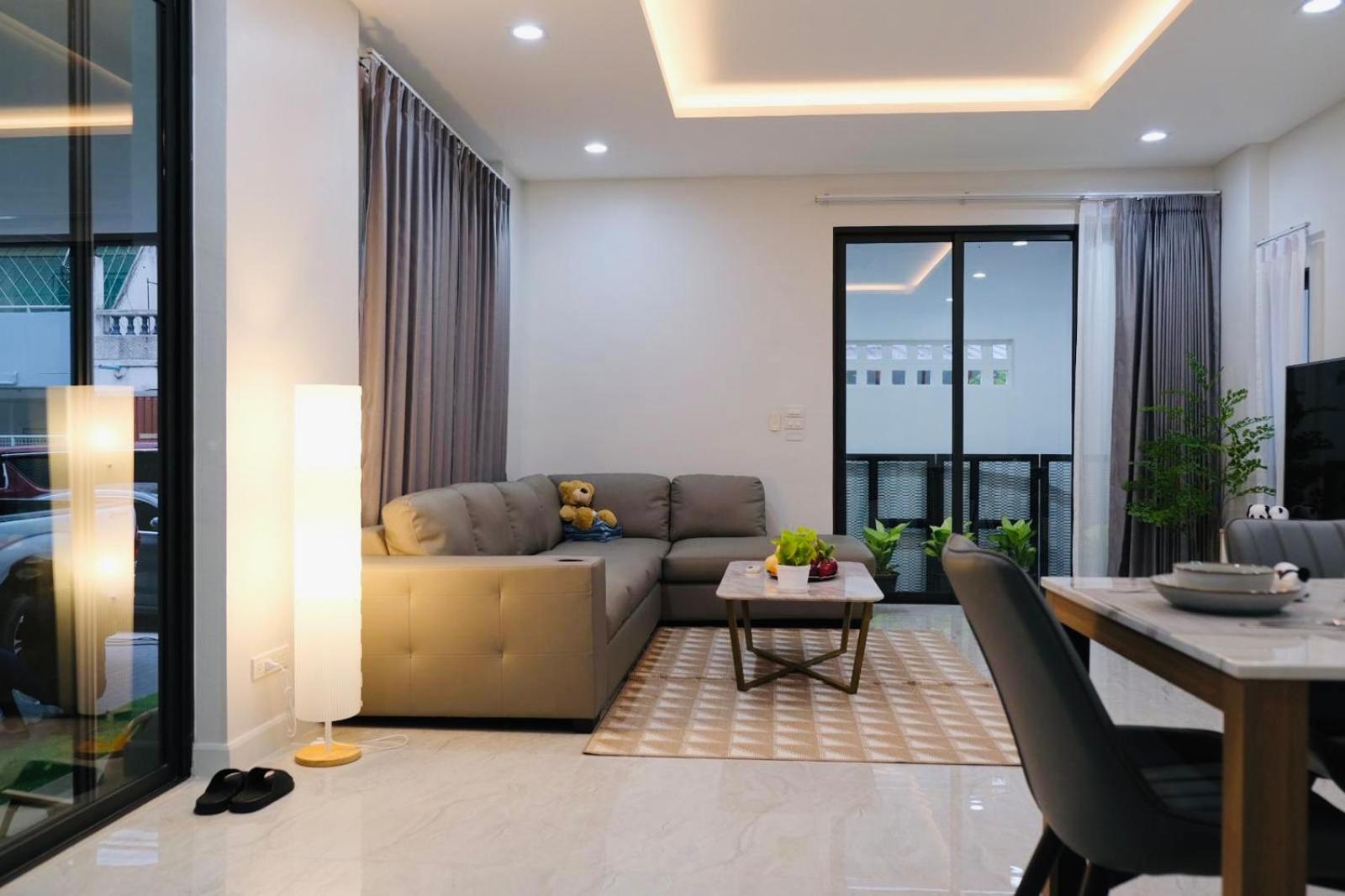 Villa Cheri's 5and1 Bedroom Townhouse In Sukhumvit 36 , Bangkok, Near Tonglo Rail Station *