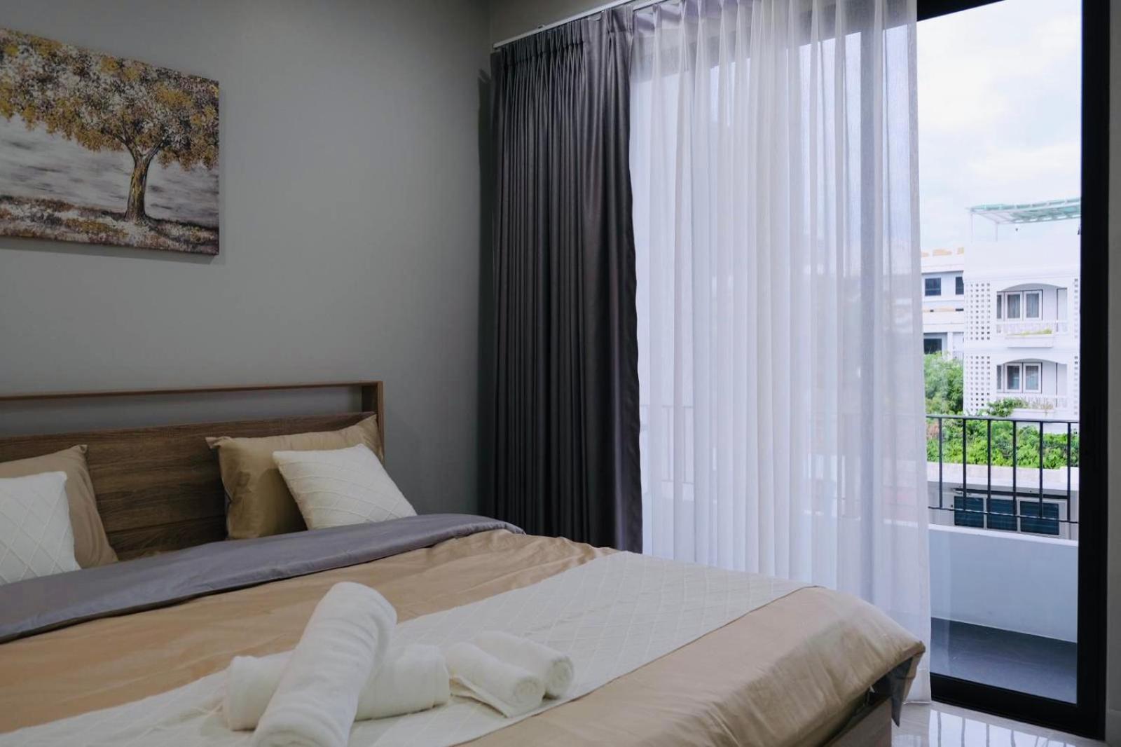 Cheri's 5and1 Bedroom Townhouse In Sukhumvit 36 , Bangkok, Near Tonglo Rail Station