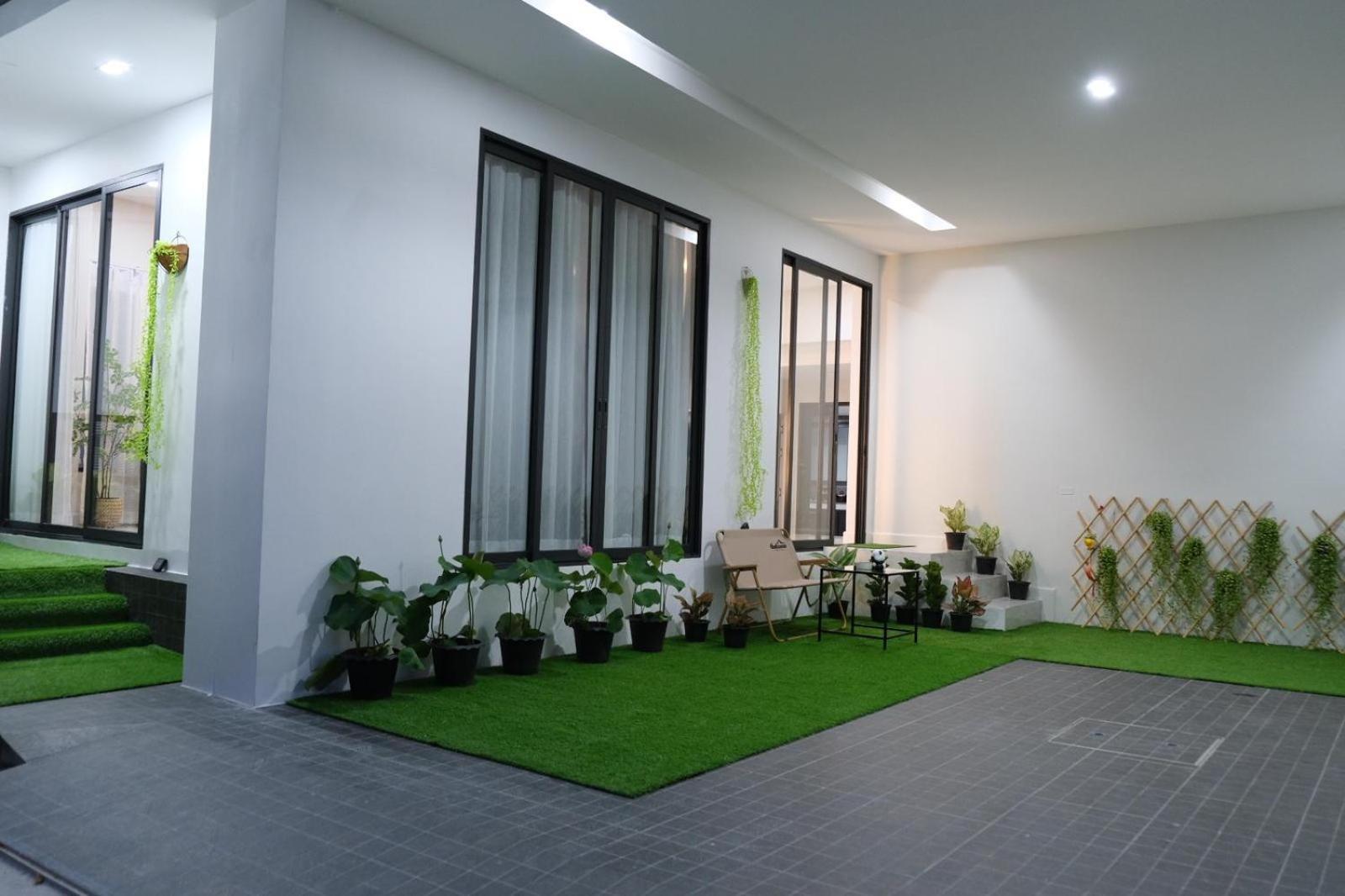 Cheri's 5and1 Bedroom Townhouse In Sukhumvit 36 , Bangkok, Near Tonglo Rail Station *