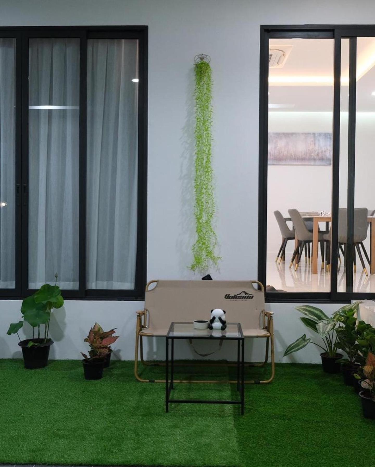 Cheri's 5and1 Bedroom Townhouse In Sukhumvit 36 , Bangkok, Near Tonglo Rail Station Villa