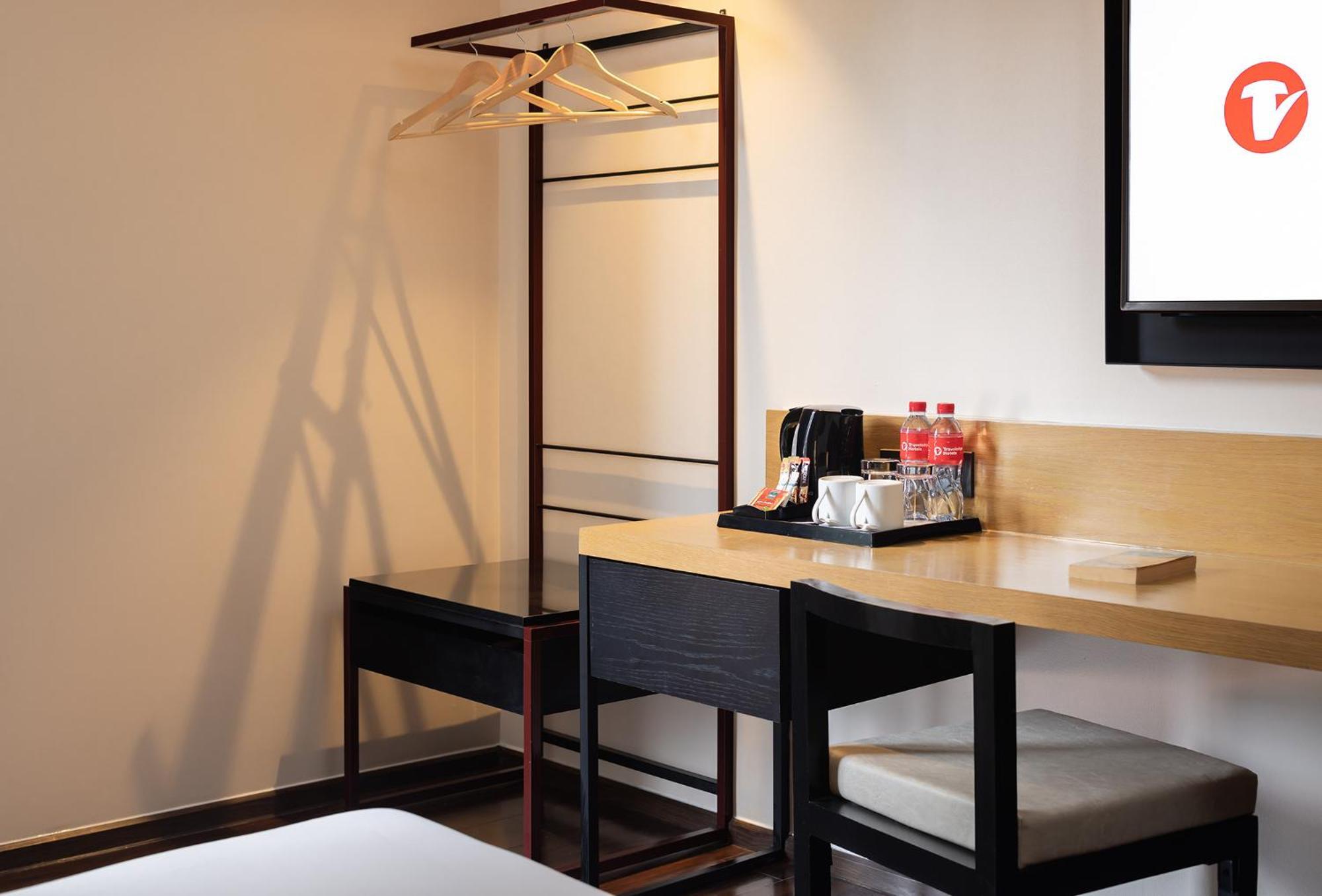 Travelodge Sukhumvit 11 Hotel 4*