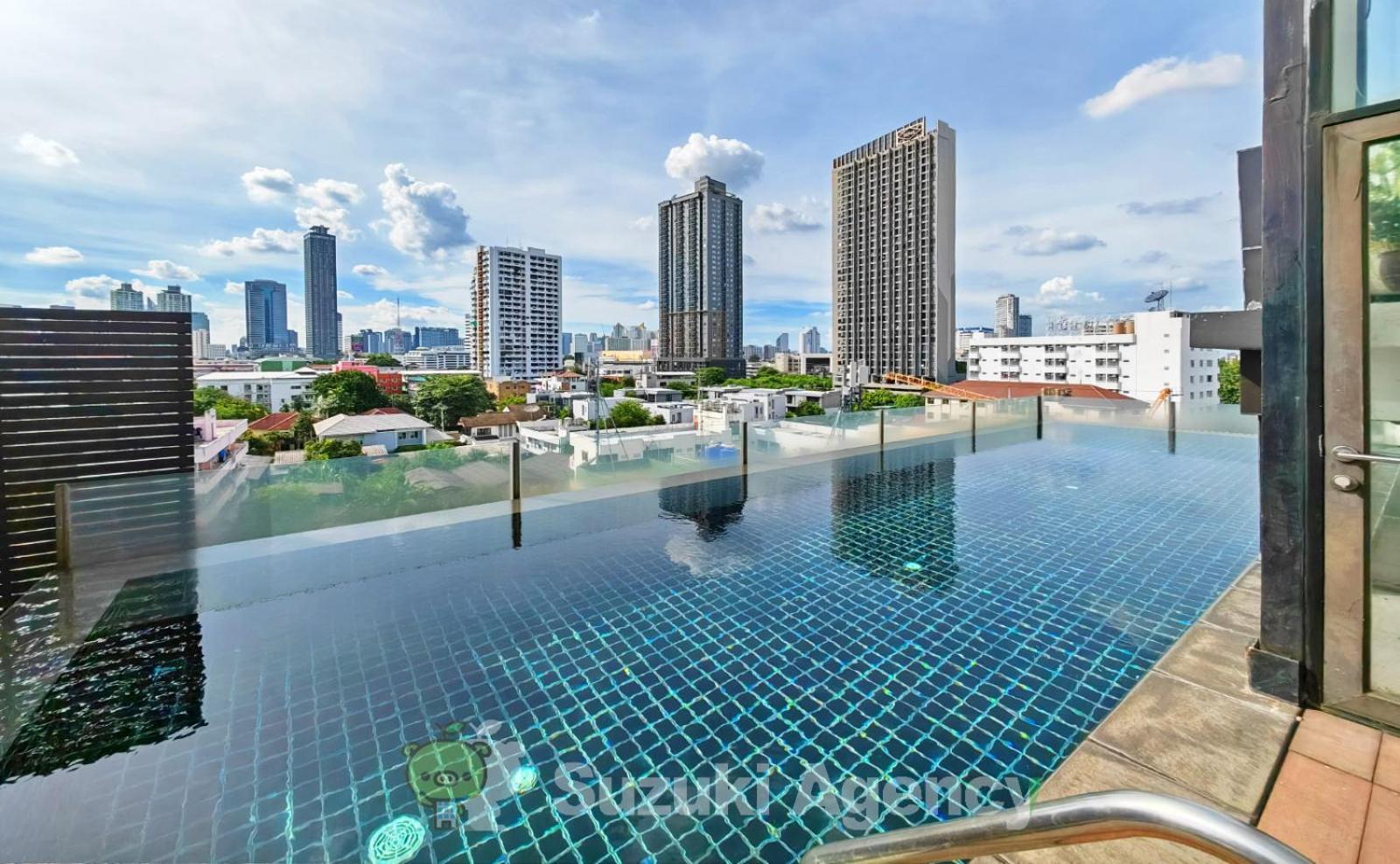 W8 Rise Lux Condo, 2 Bedroom Private Floor, Hip Bkk 5 Min From Thonglo Bts Station, Ok After The Earthquake Pangsapuri Bangkok