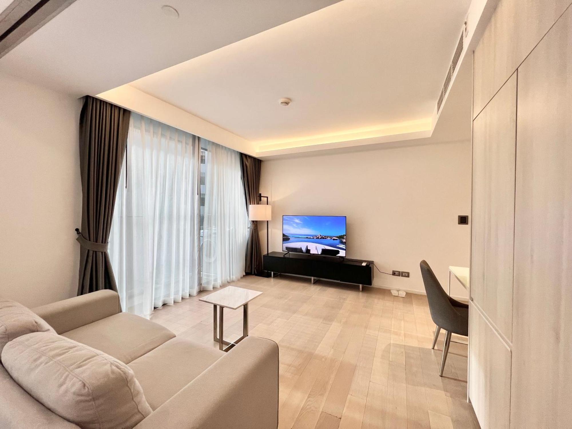 Apartment Sukhumvit 11#luxury#pool#gym#bts Nana&mrt Sukhumvit#1br#max2ppl *