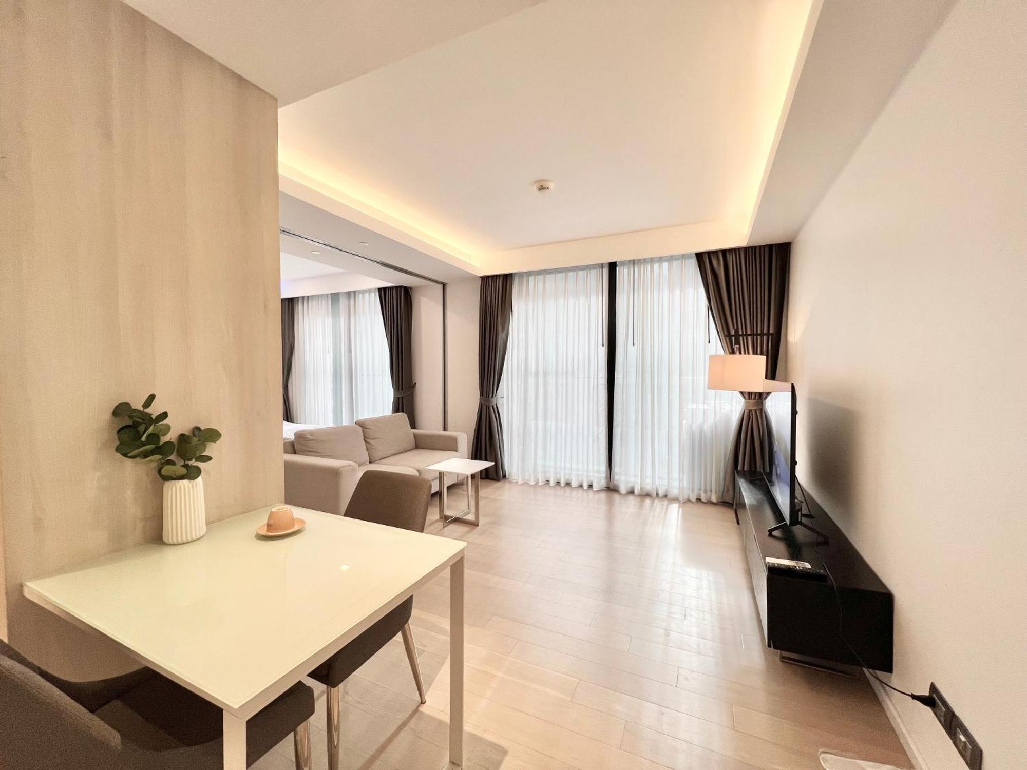 Sukhumvit 11#luxury#pool#gym#bts Nana&mrt Sukhumvit#1br#max2ppl