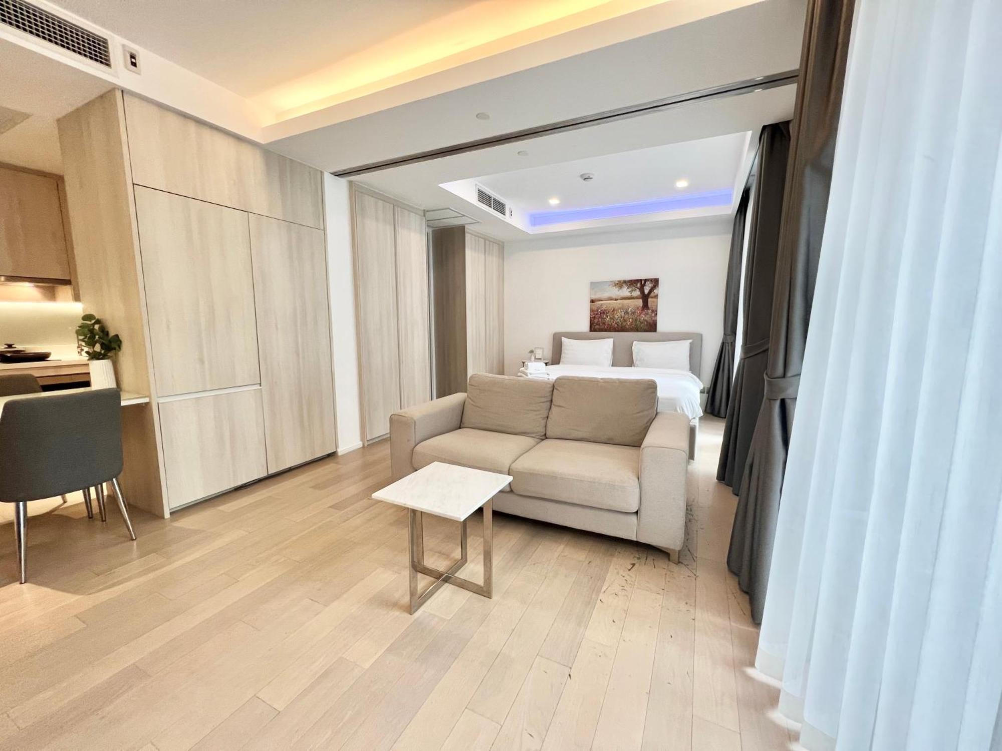 Sukhumvit 11#luxury#pool#gym#bts Nana&mrt Sukhumvit#1br#max2ppl *