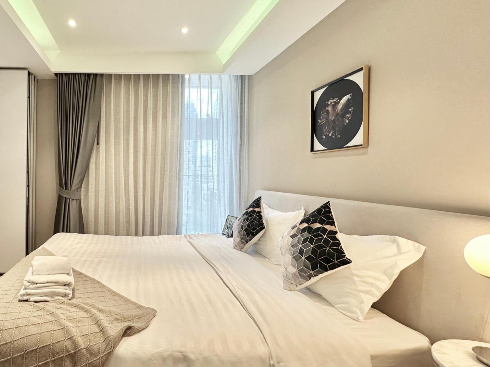 Apartment Sukhumvit 11#luxury#pool#gym#bts Nana&mrt Sukhumvit#1br#max4ppl Bangkok