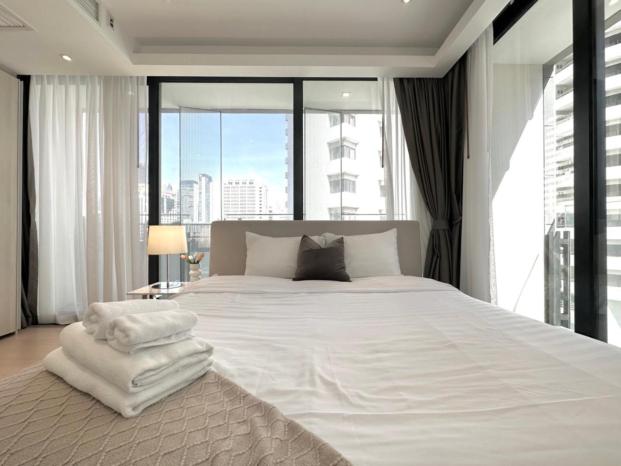 Sukhumvit 11#luxury#pool#gym#bts Nana&mrt Sukhumvit#1br#max4ppl * Bangkok