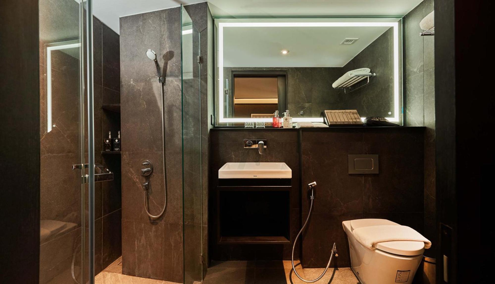 The Gravitique Khaosan Hotel 4*