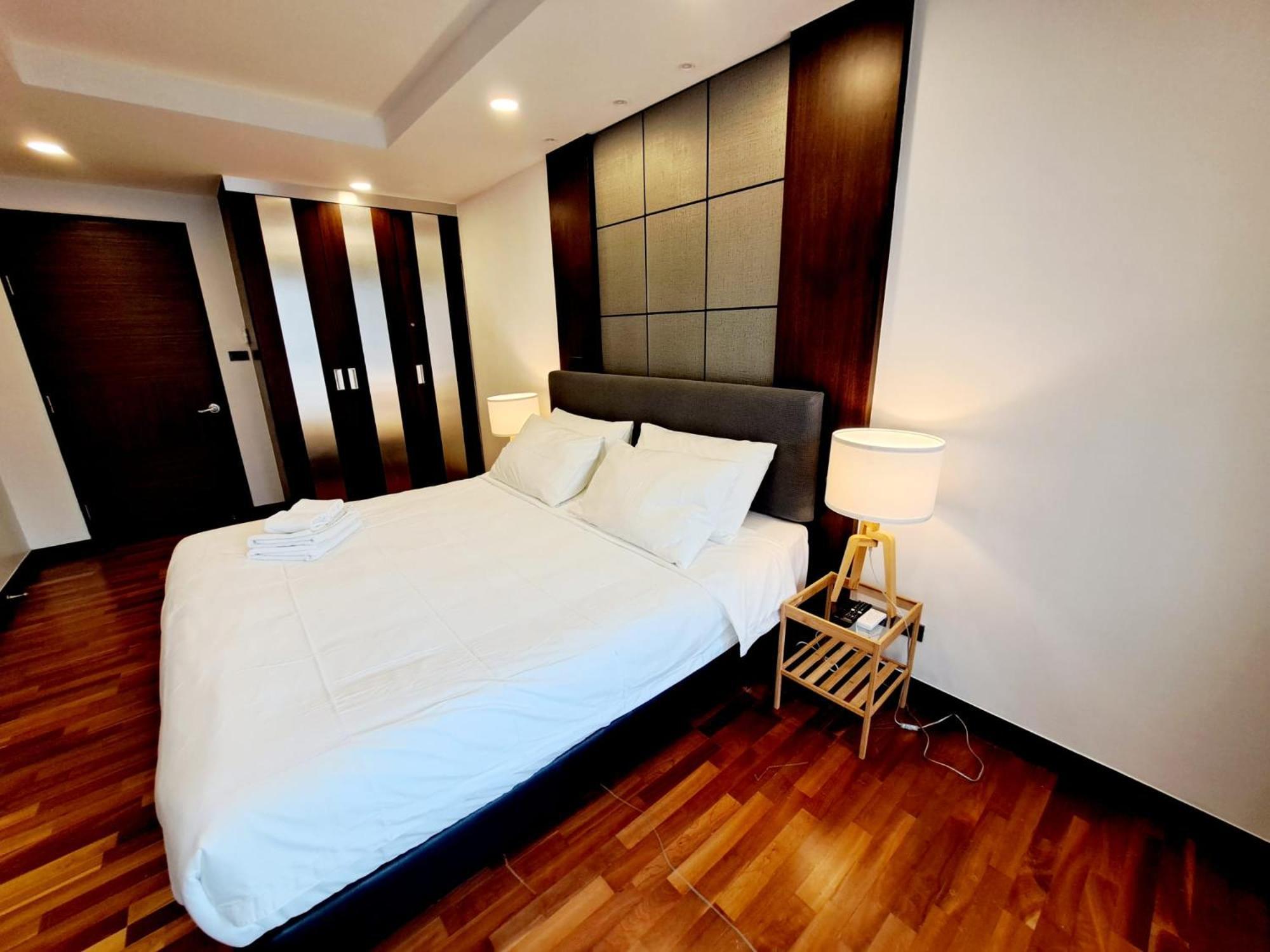 8th Floor 2brs Penthouse 700m Walk To Ekkamai Bts Station * Bangkok