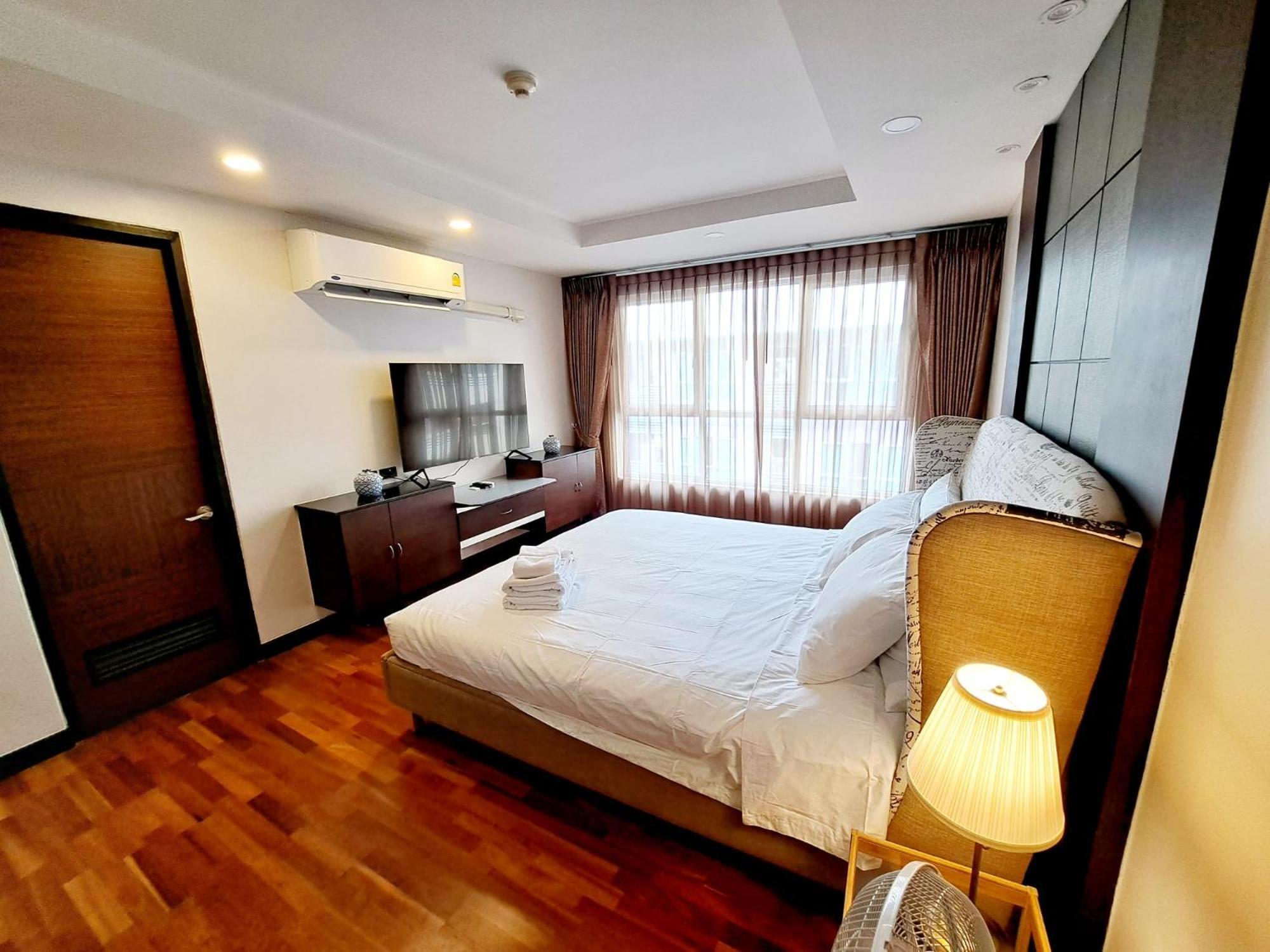8th Floor 2brs Penthouse 700m Walk To Ekkamai Bts Station Bangkok