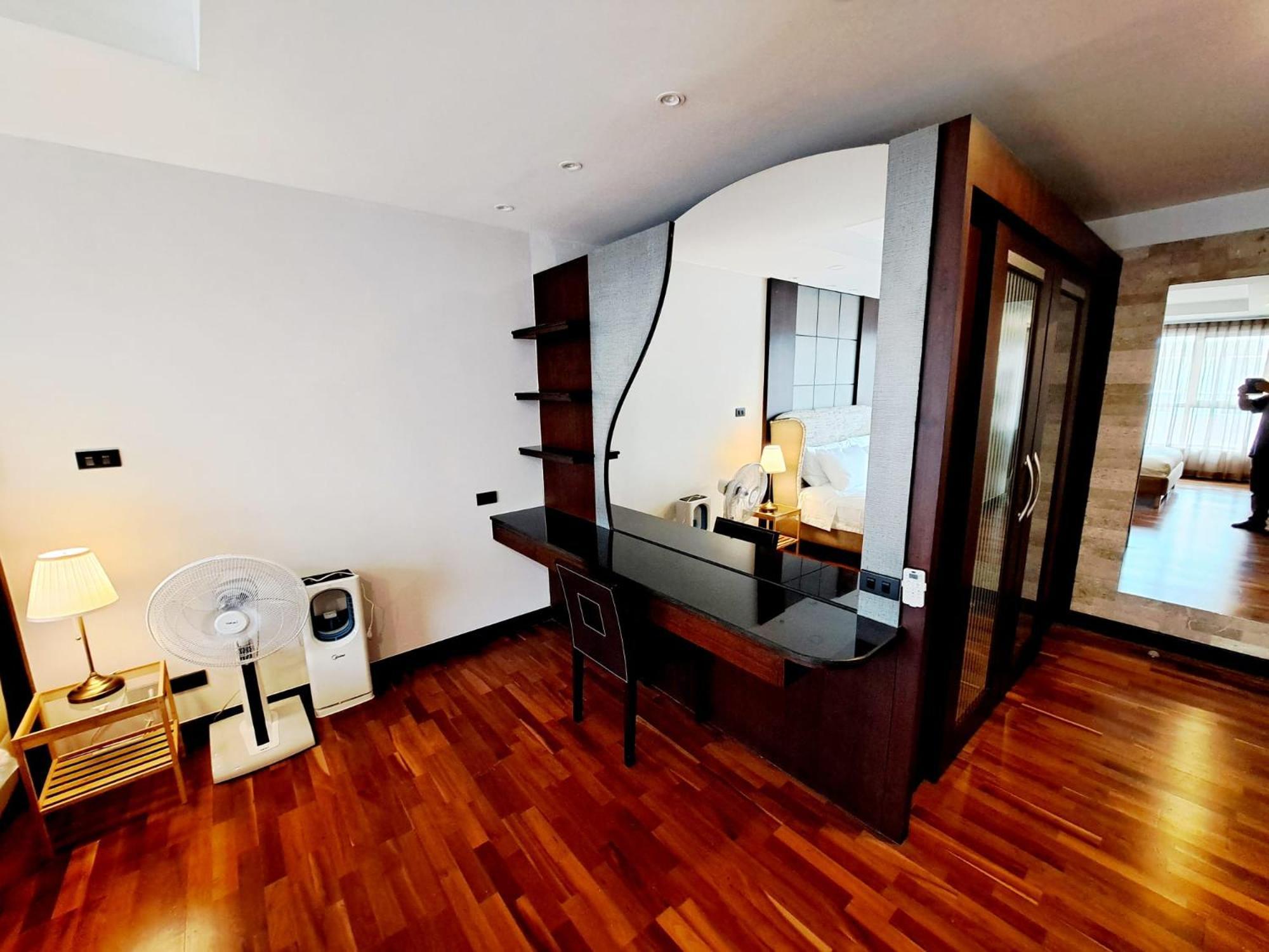 8th Floor 2brs Penthouse 700m Walk To Ekkamai Bts Station Apartment