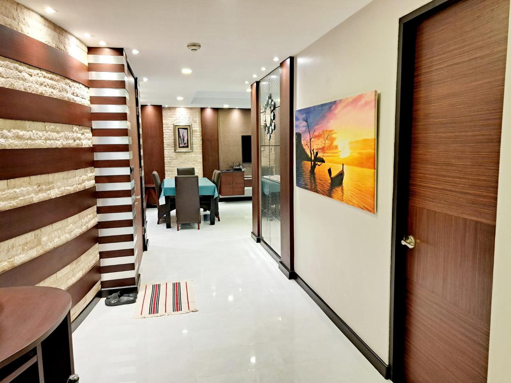 8th Floor 2brs Penthouse 700m Walk To Ekkamai Bts Station *