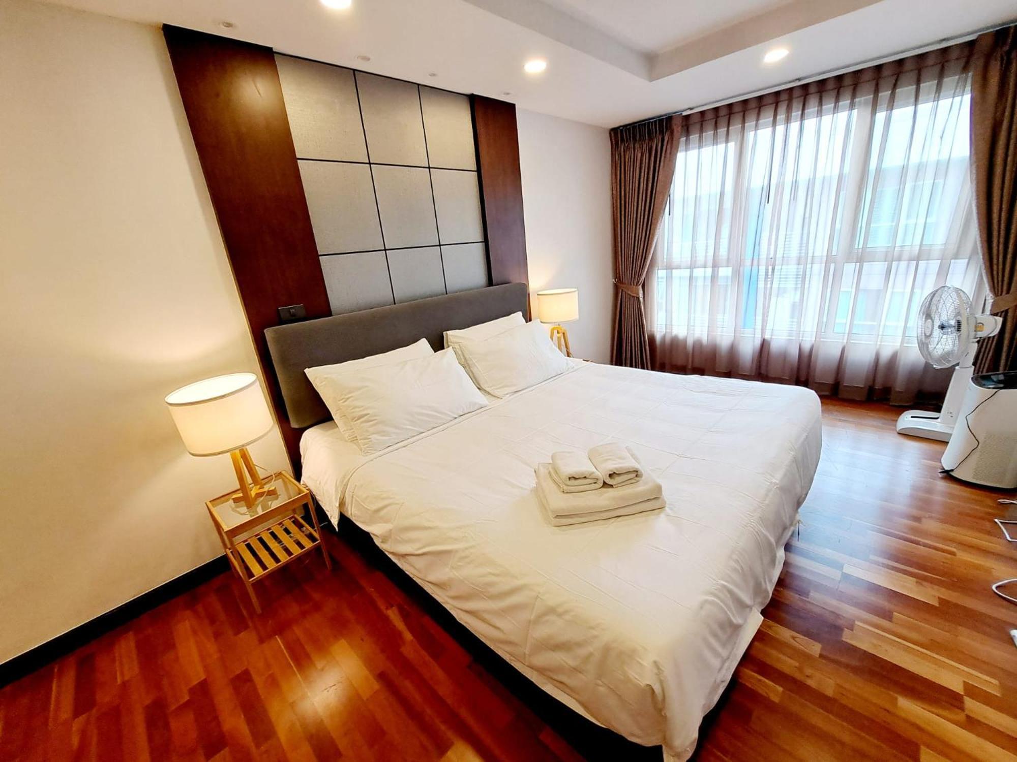 8th Floor 2brs Penthouse 700m Walk To Ekkamai Bts Station * Bangkok