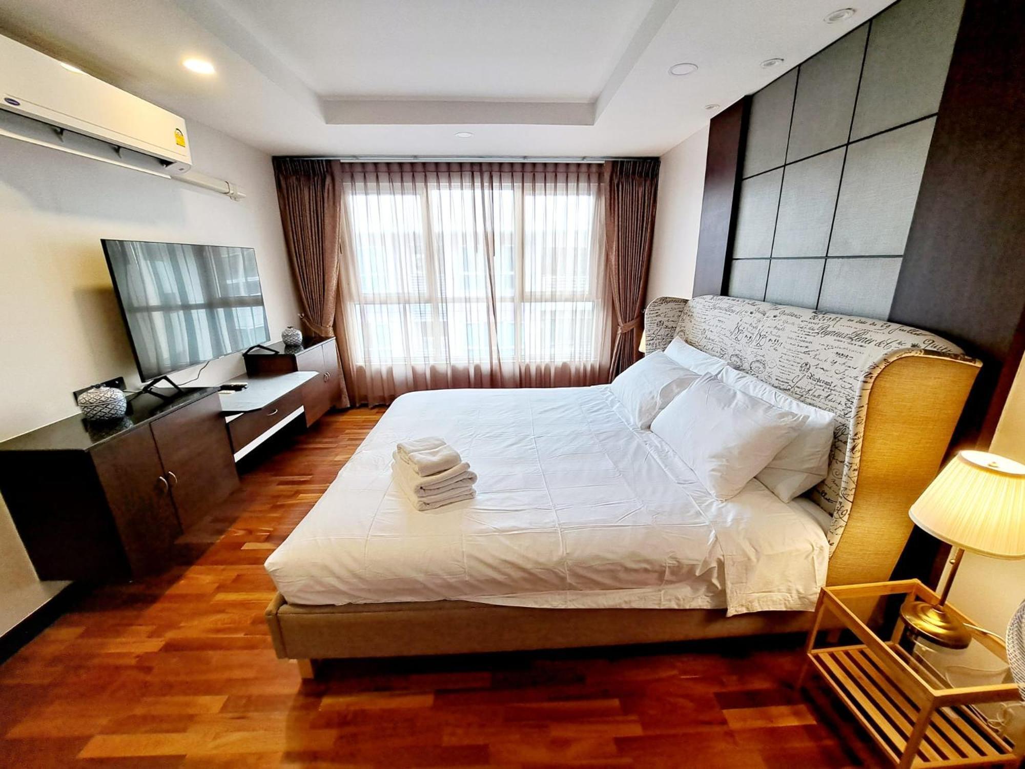 Apartment 8th Floor 2brs Penthouse 700m Walk To Ekkamai Bts Station *
