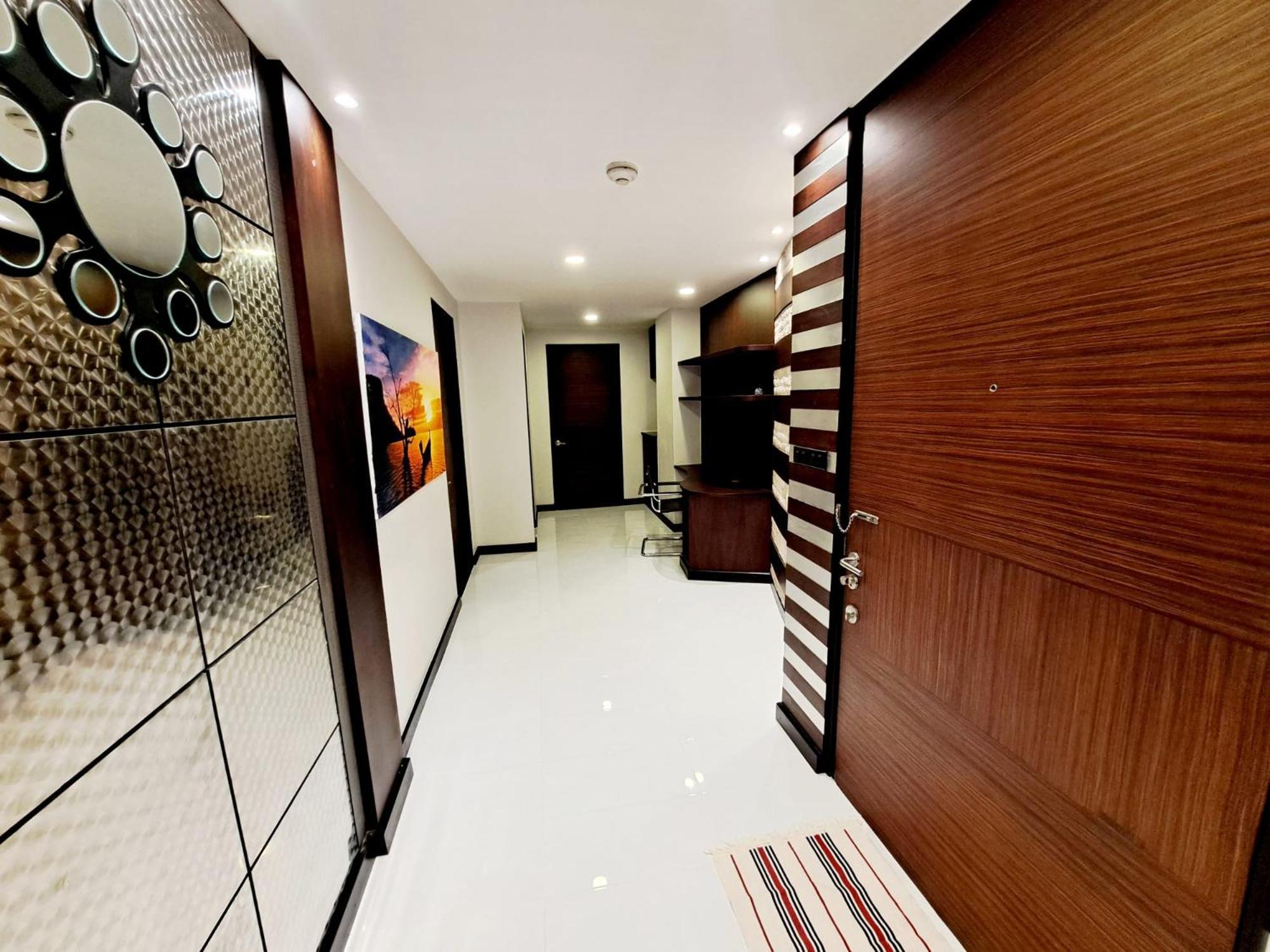 8th Floor 2brs Penthouse 700m Walk To Ekkamai Bts Station *