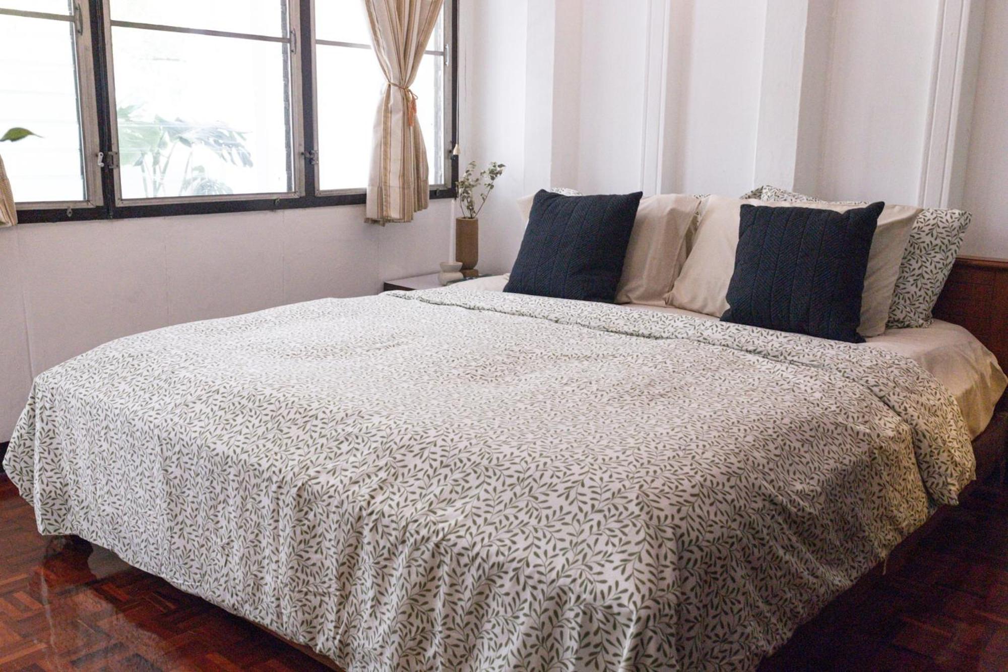 Spacious Low-rise In Apartment Bangkok