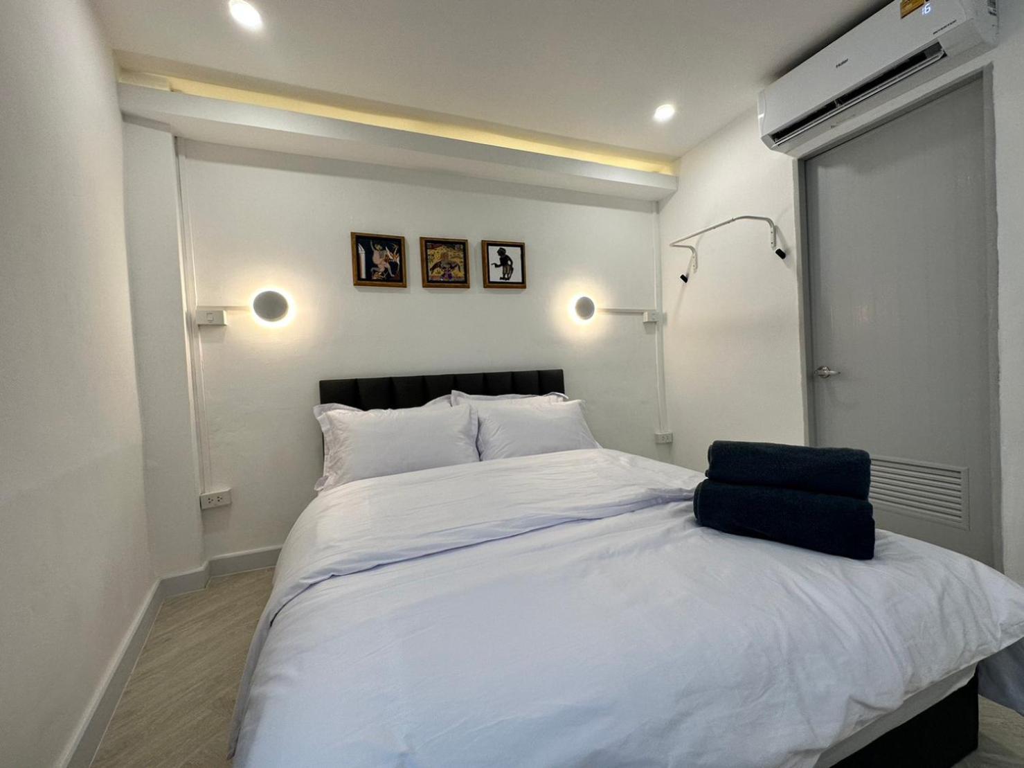 The White Den Sukhumvit 44