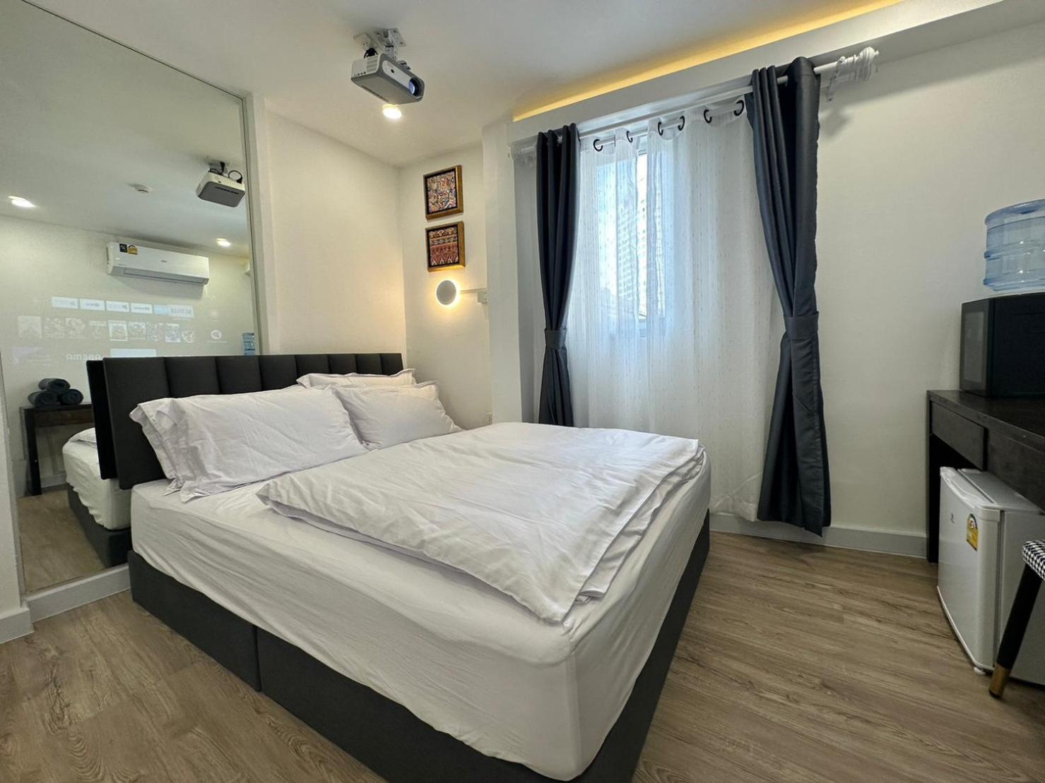 The White Den Sukhumvit 44
