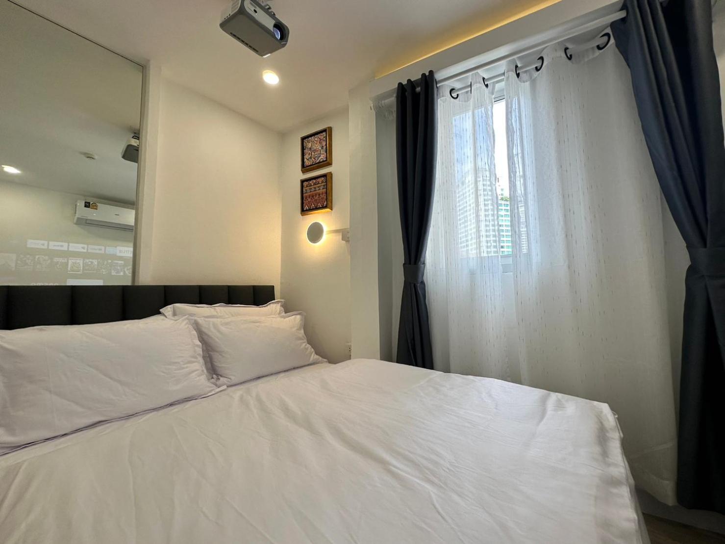 The White Den Sukhumvit 44 *