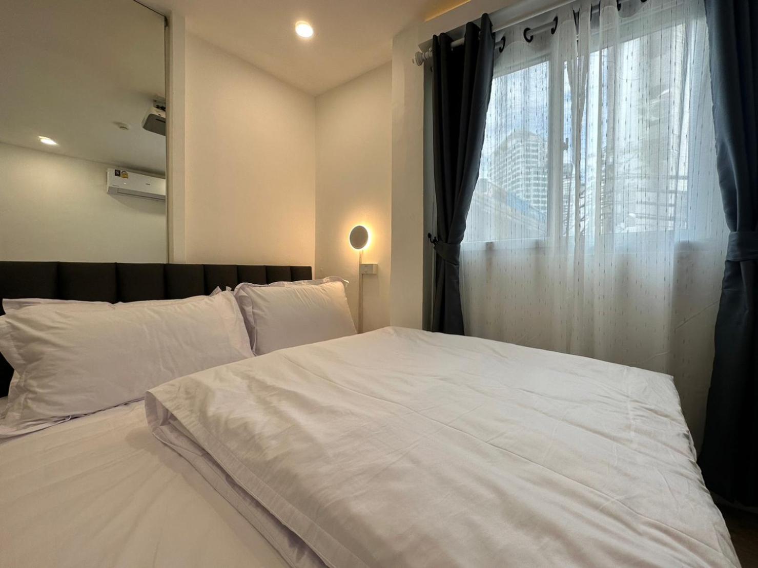 The White Den Sukhumvit 44 Bangkok