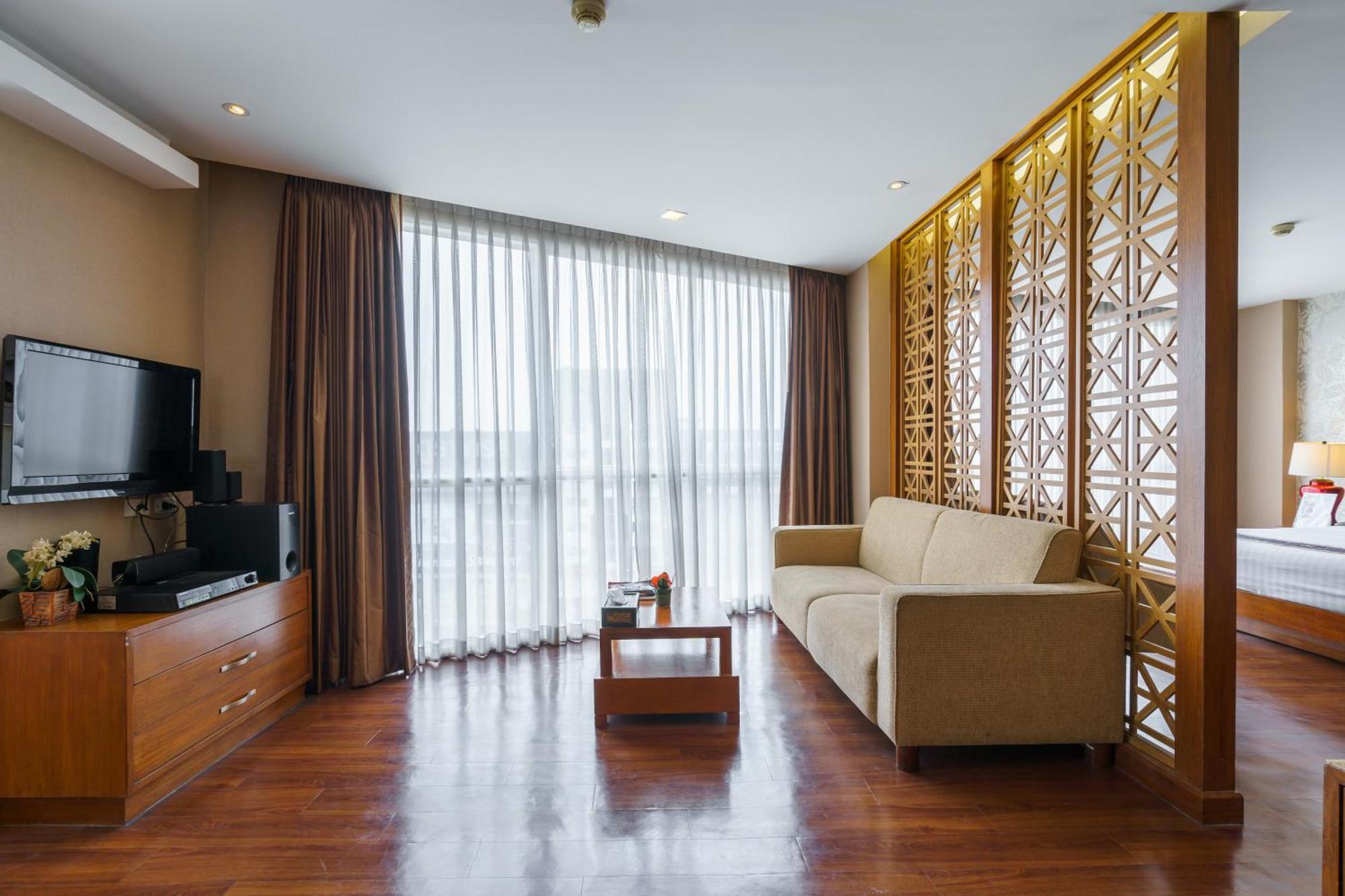 Lantana Hotel 3*