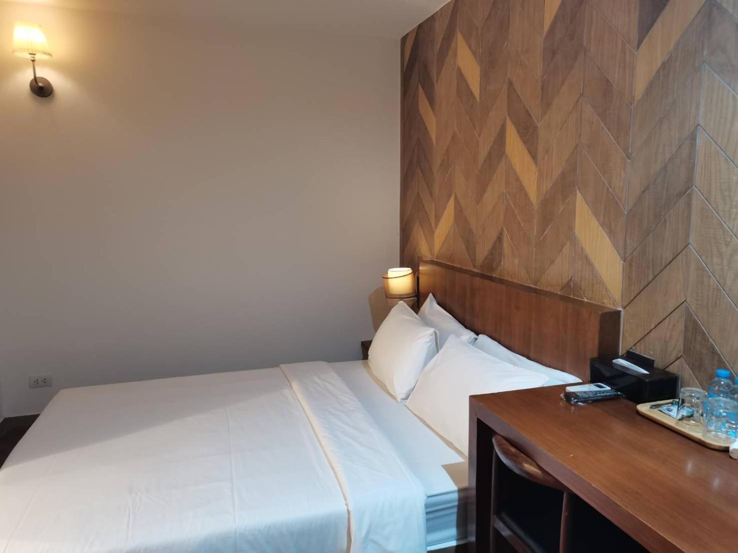 The Poshtel By Benya Hostel *