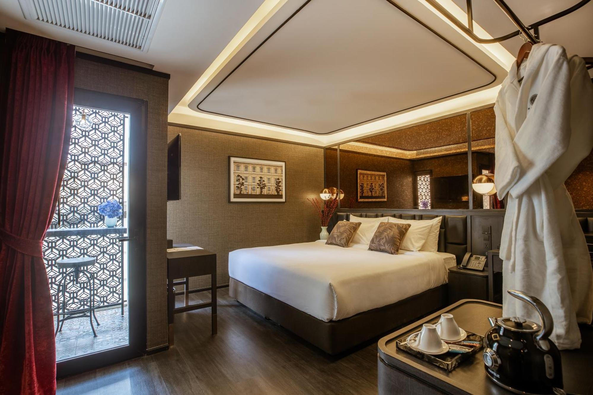 The Gravitique Khaosan Hotel