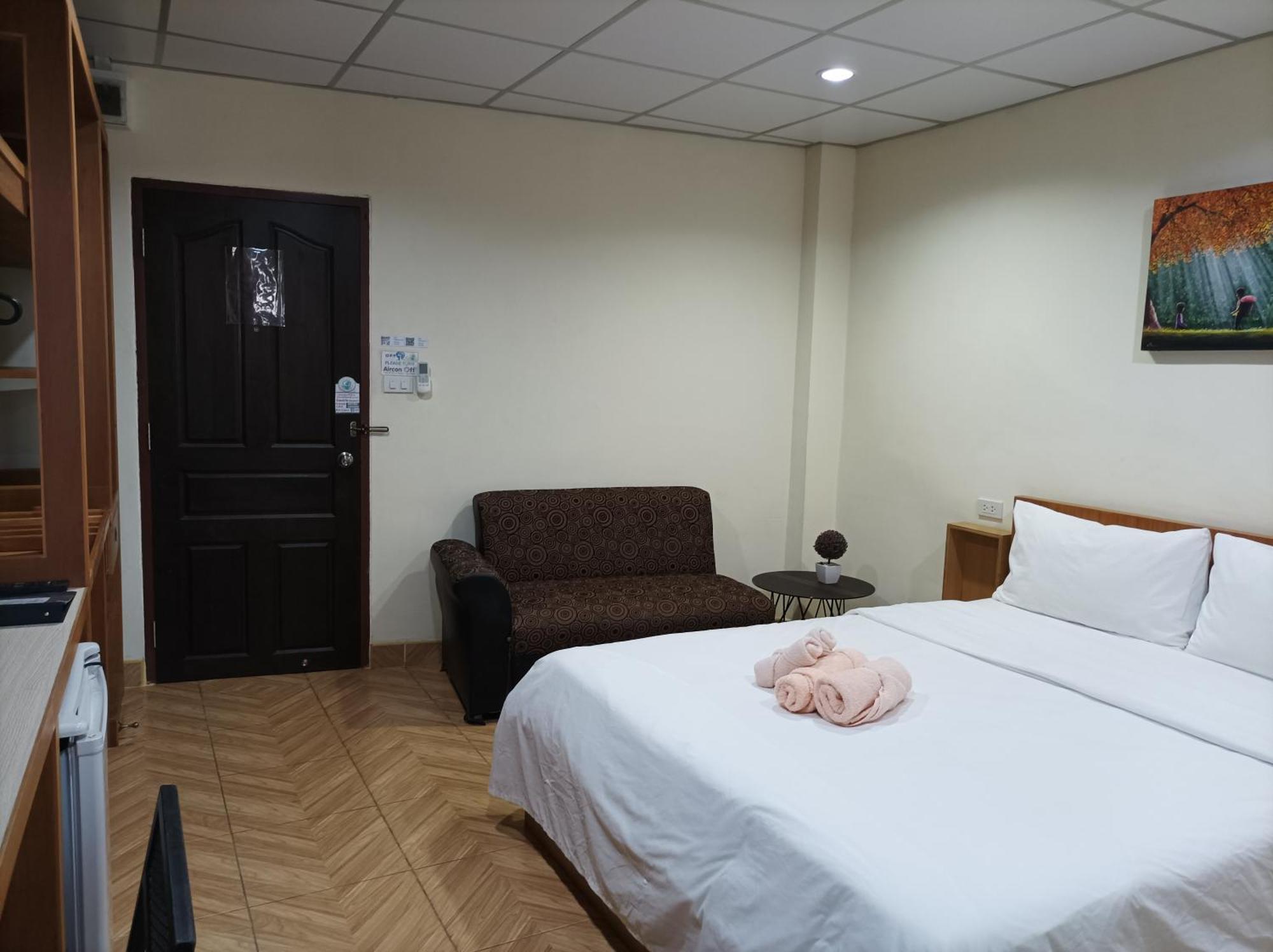 Double D & Cafe Hotel