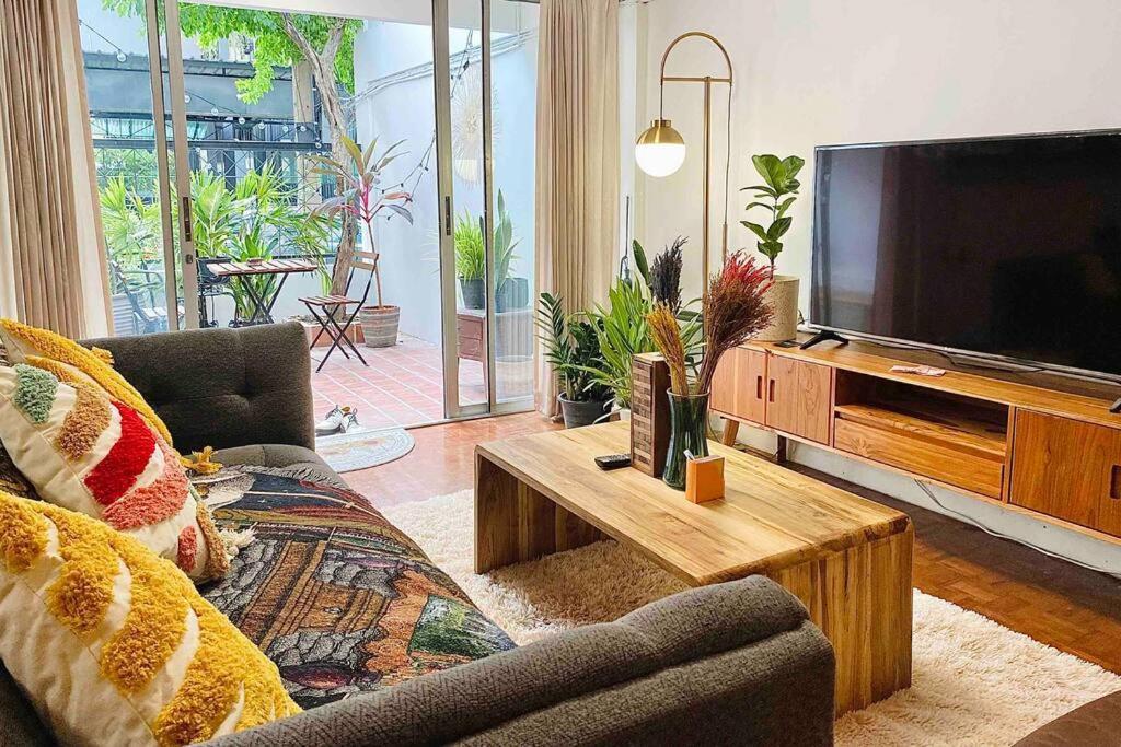 Flip Flop In Townhouse Holiday home Bangkok
