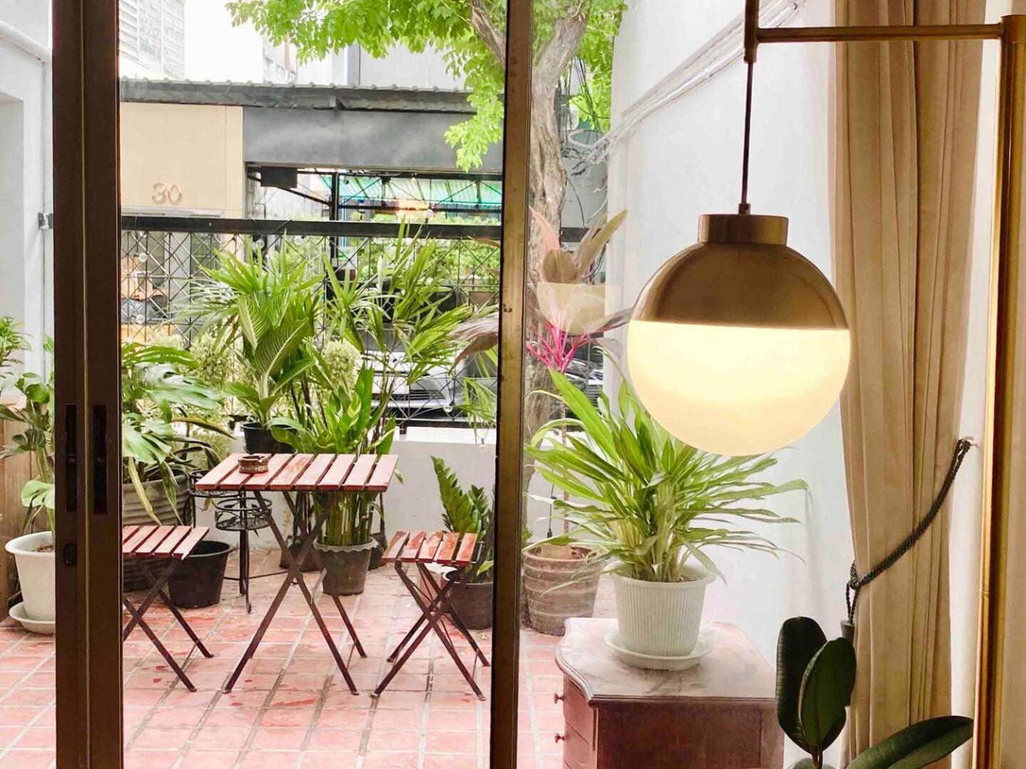 Flip Flop In Townhouse * Bangkok