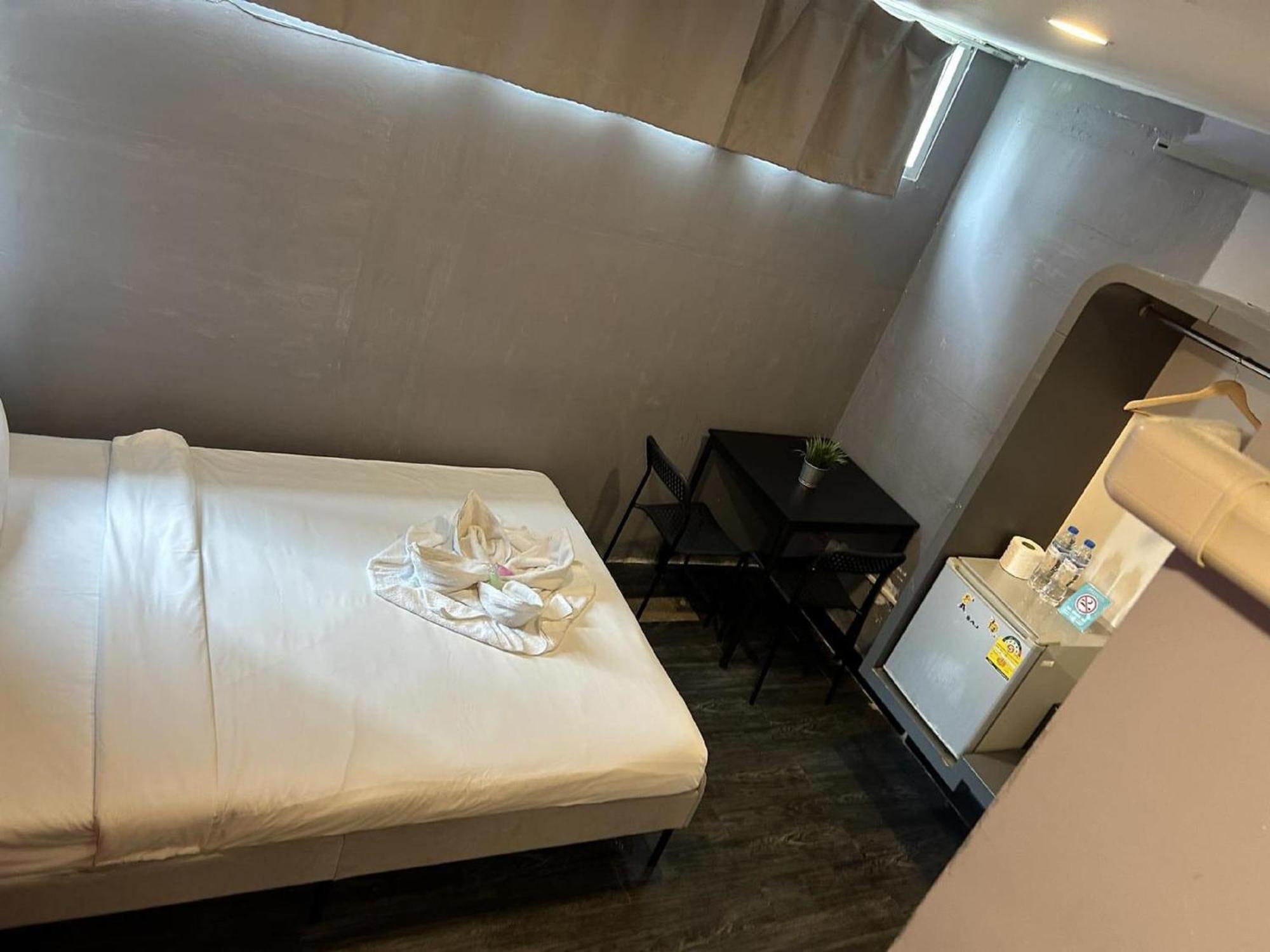 Asrama Cheqinn - Sukhumvit 4 Nana Plaza