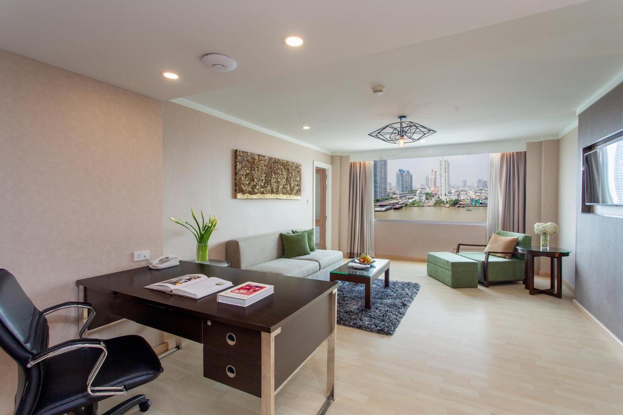 Ramada Plaza By Wyndham Menam Riverside 5*