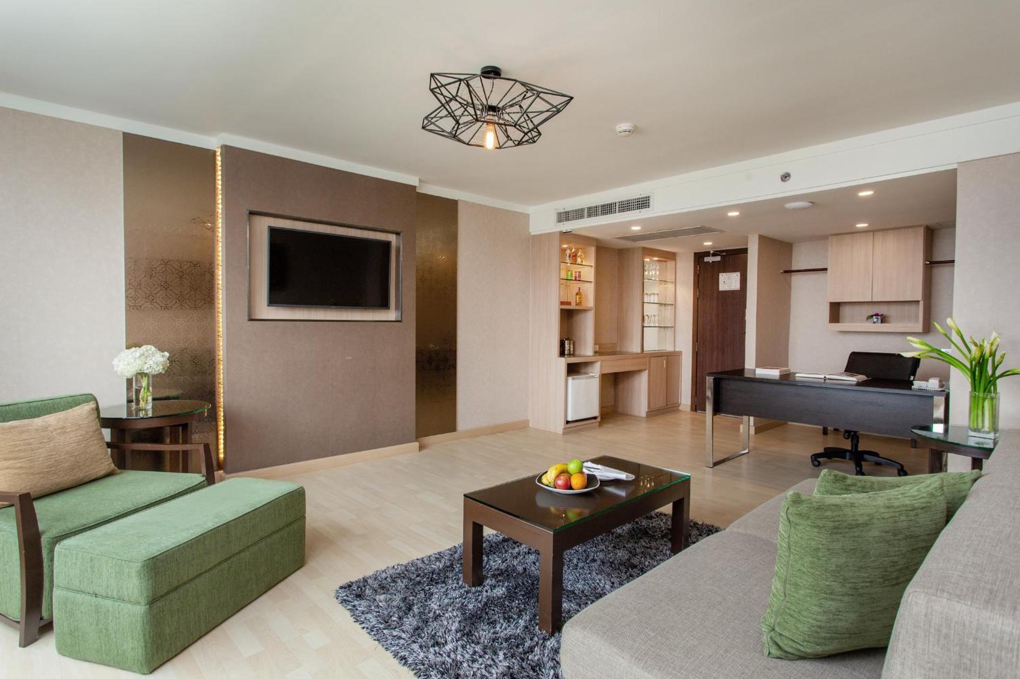 Ramada Plaza By Wyndham Menam Riverside Hotel