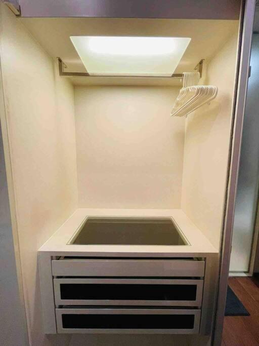 Luxury 1bed 1bath 300m Bts Phrom Phong, Emporium Emsphere Emquartier Apartment Bangkok