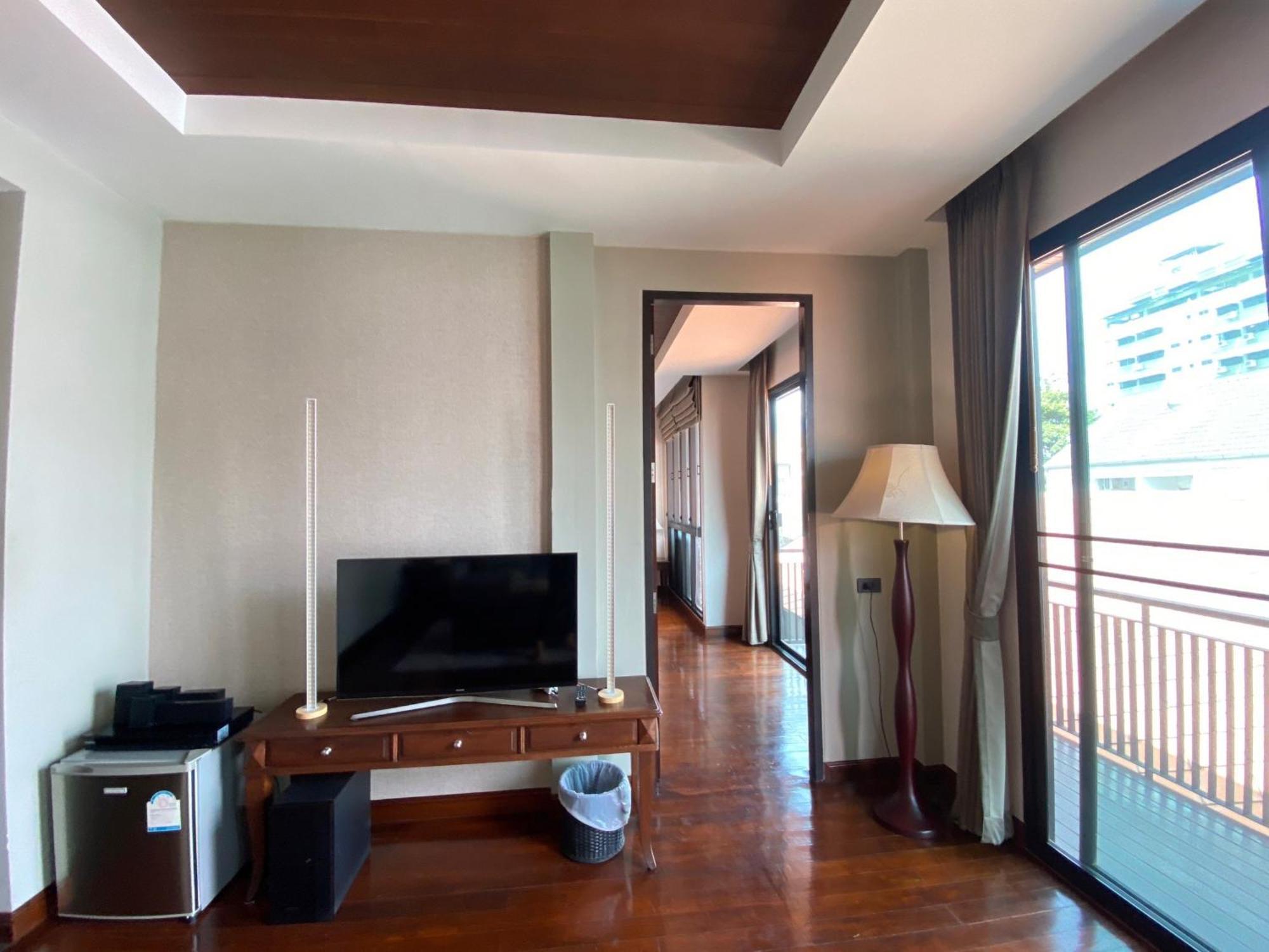 Yotaka Hotel 3*