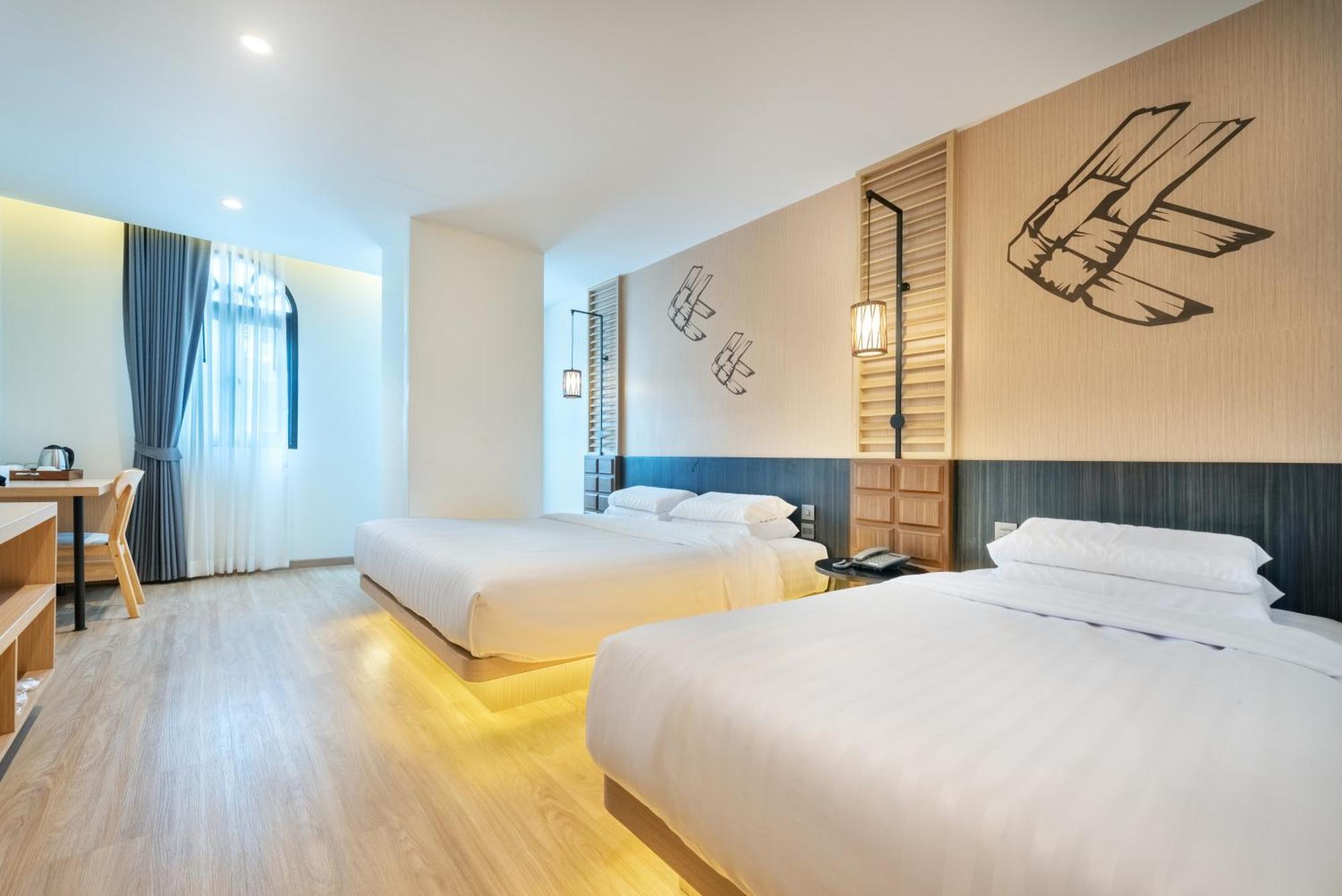 Phra Nakhon Poshtel