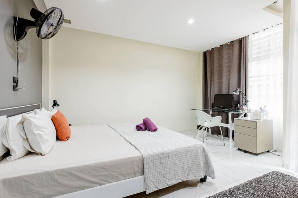 Cb's - Cheap Boutique Homestay Bangkok
