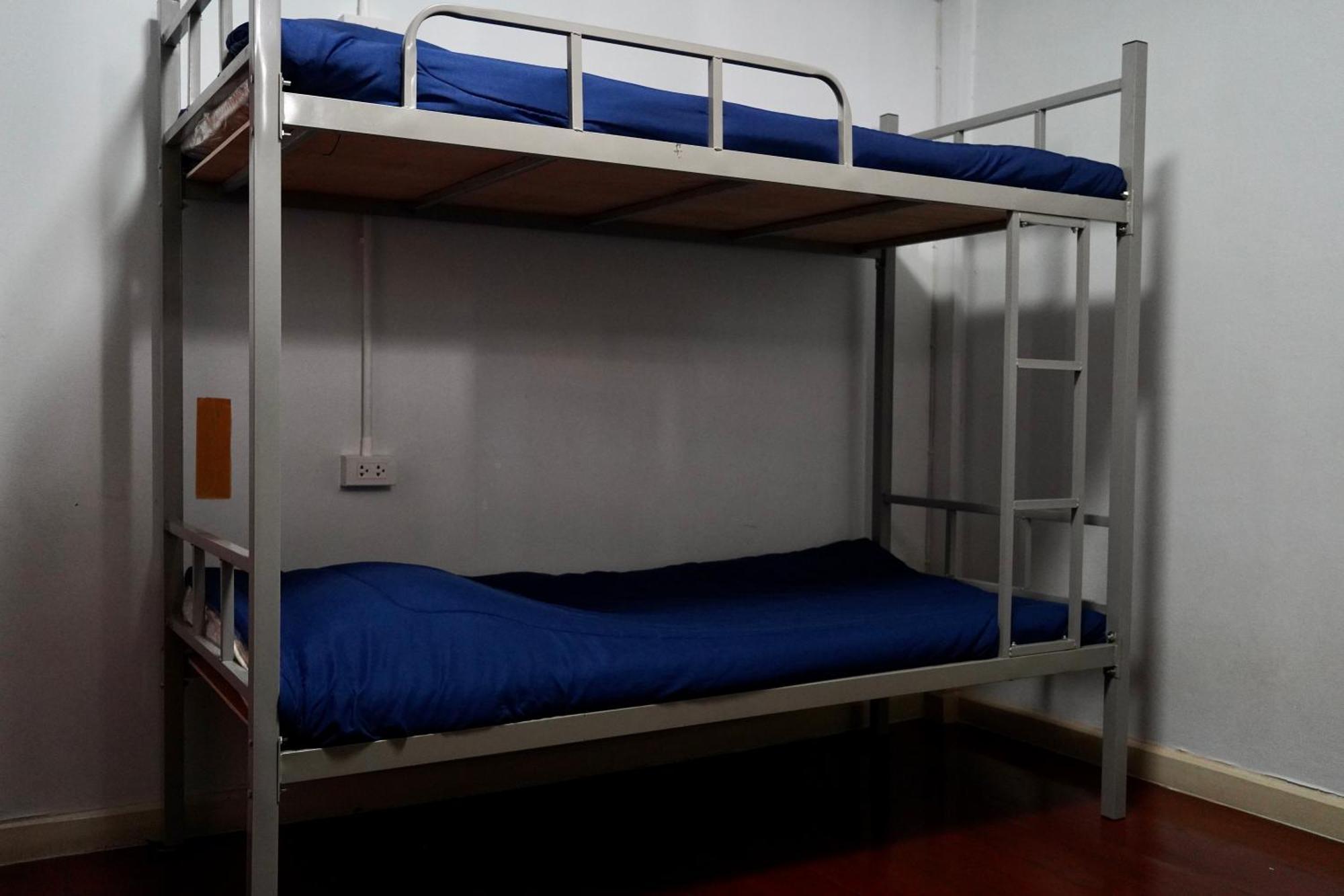 Sura Near Mrt Phra Ram 9 Hostel *