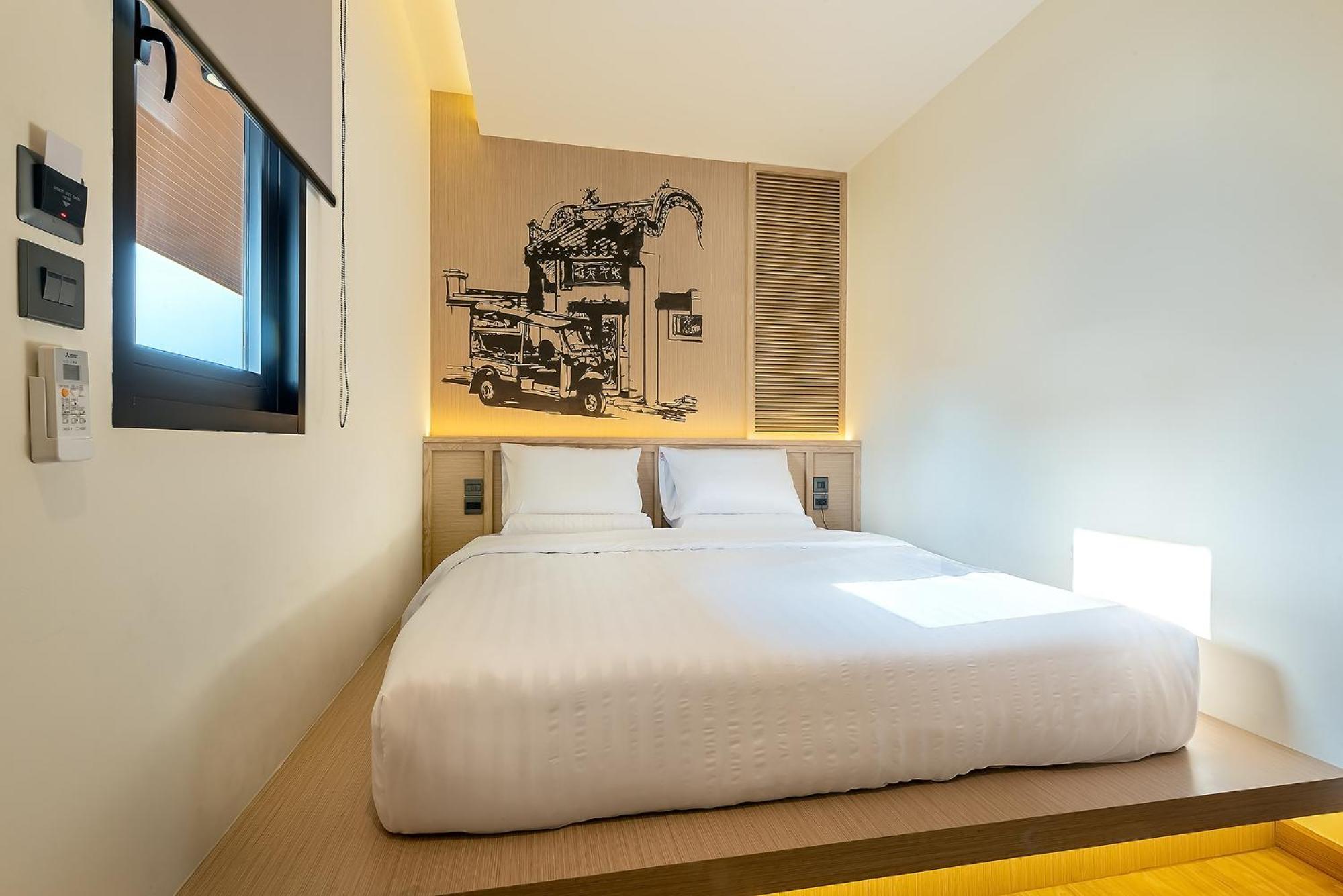 Phra Nakhon Poshtel Hostel