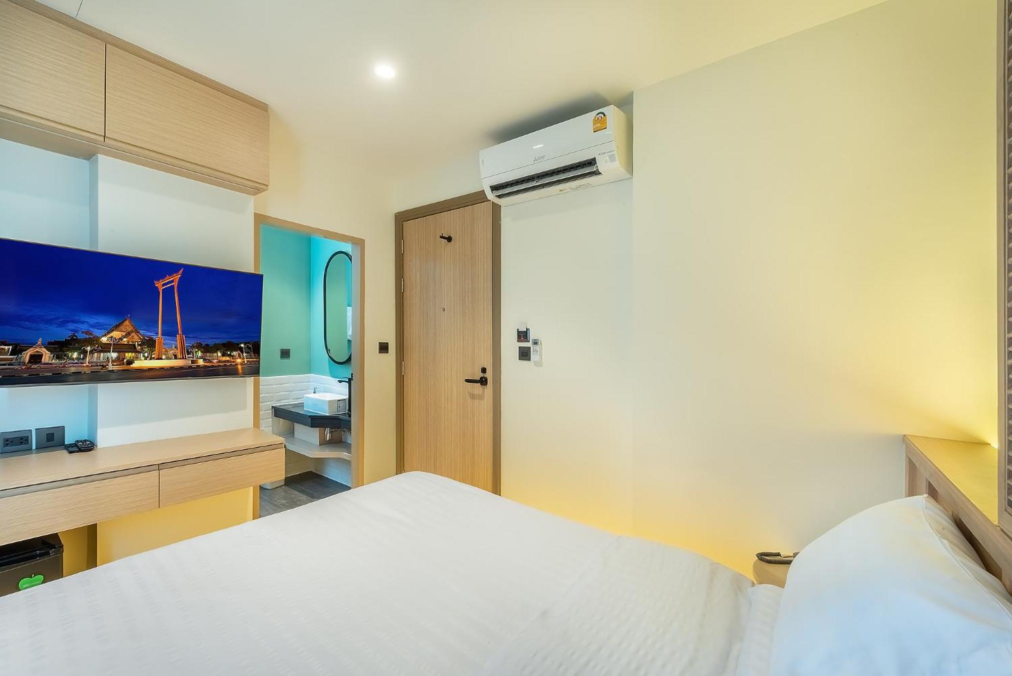Phra Nakhon Poshtel *