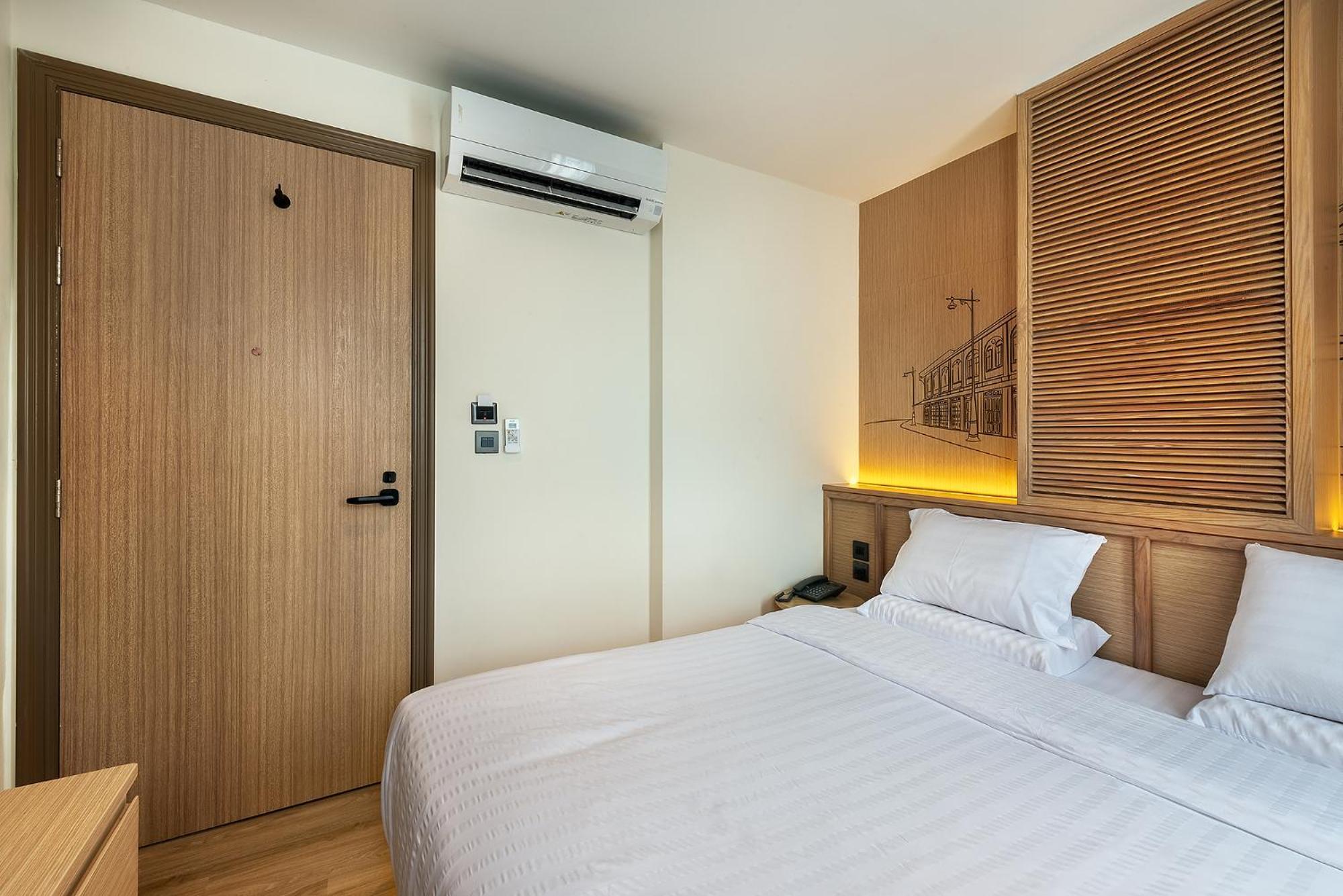 Phra Nakhon Poshtel *