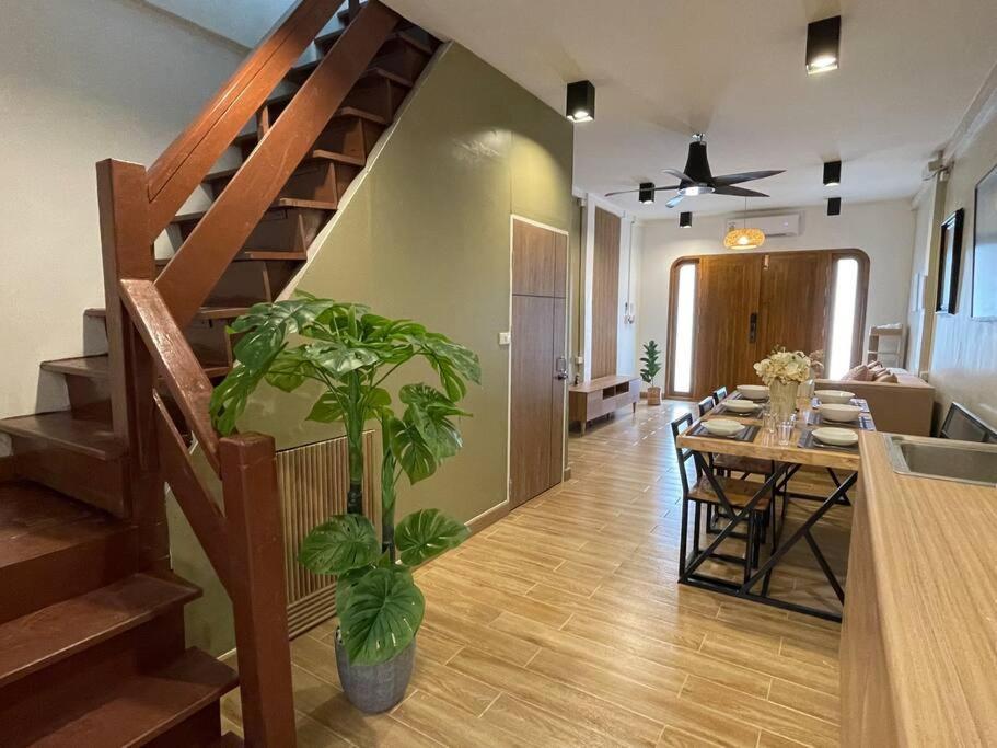 Private House With Pagoda View, Near Grand Palace Apartment *