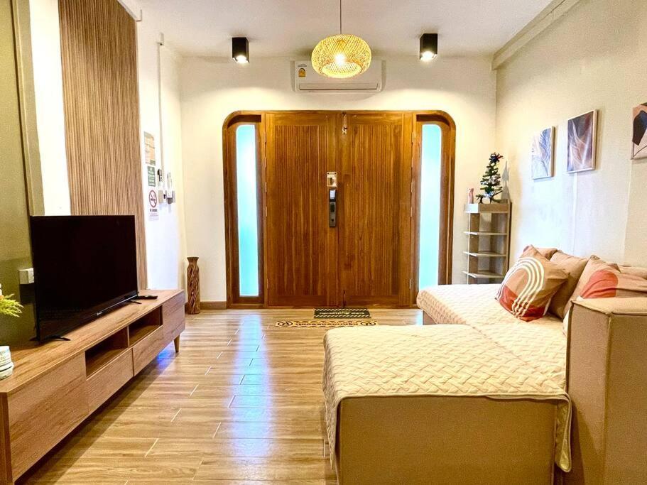 Apartment Private House With Pagoda View, Near Grand Palace Bangkok