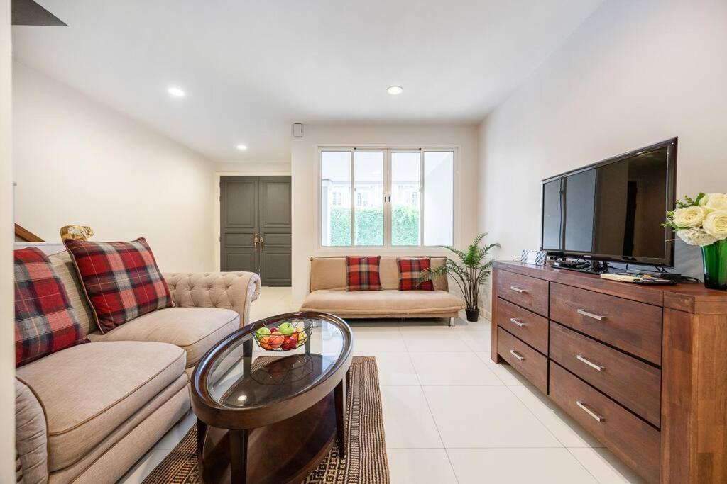 Villa Miq_home403/asok Bts/resort Pool/9pax/1000mbwifi