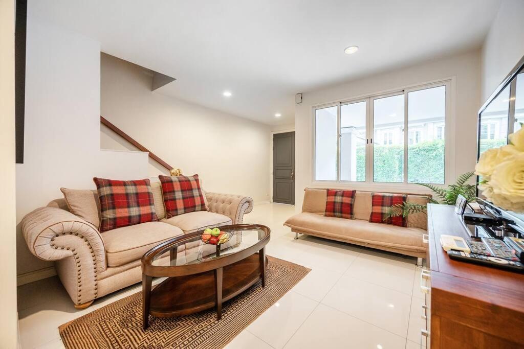 Miq_home403/asok Bts/resort Pool/9pax/1000mbwifi Bangkok