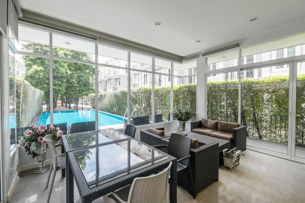 Villa Miq_home403/asok Bts/resort Pool/9pax/1000mbwifi Bangkok